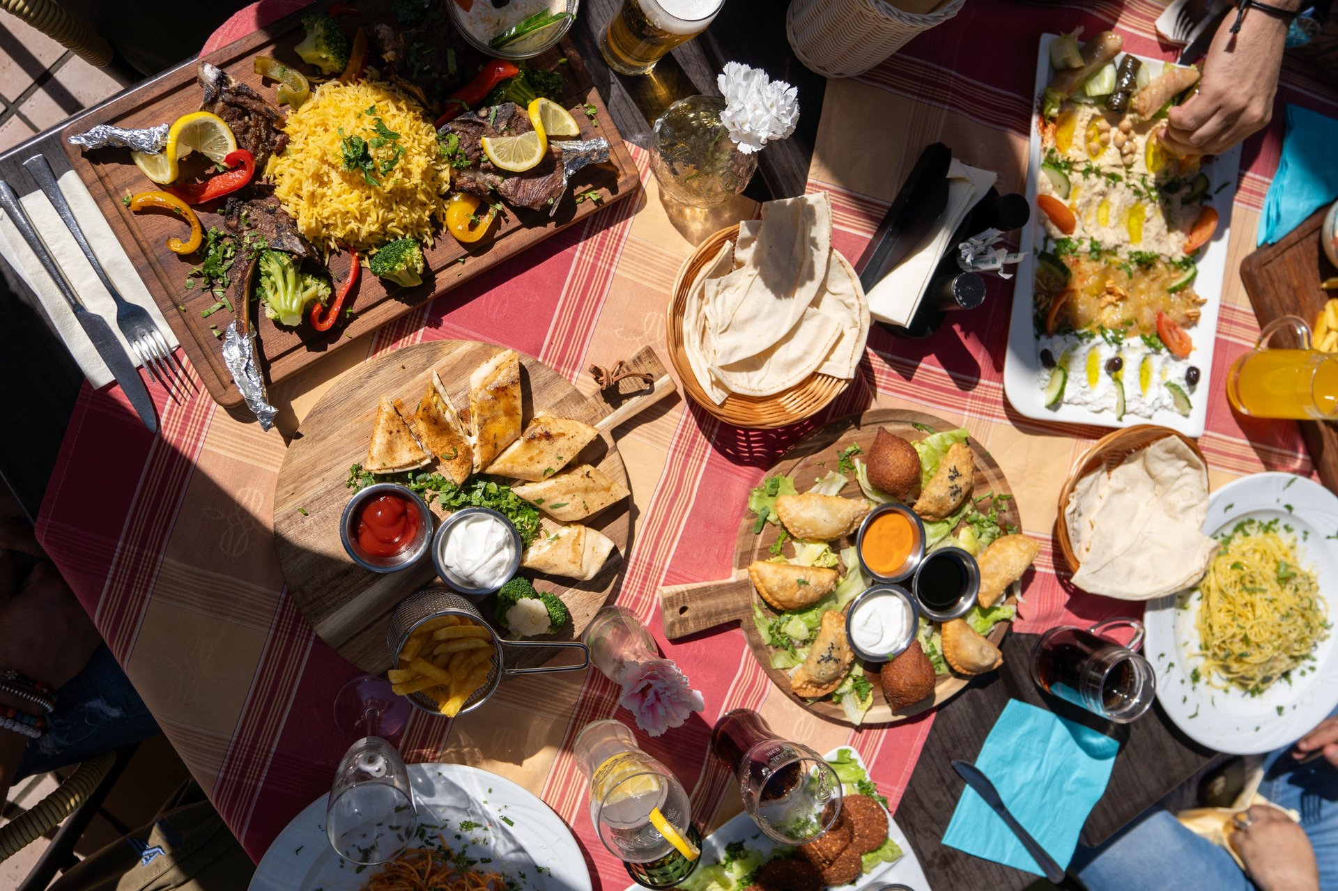 black and white bed linen