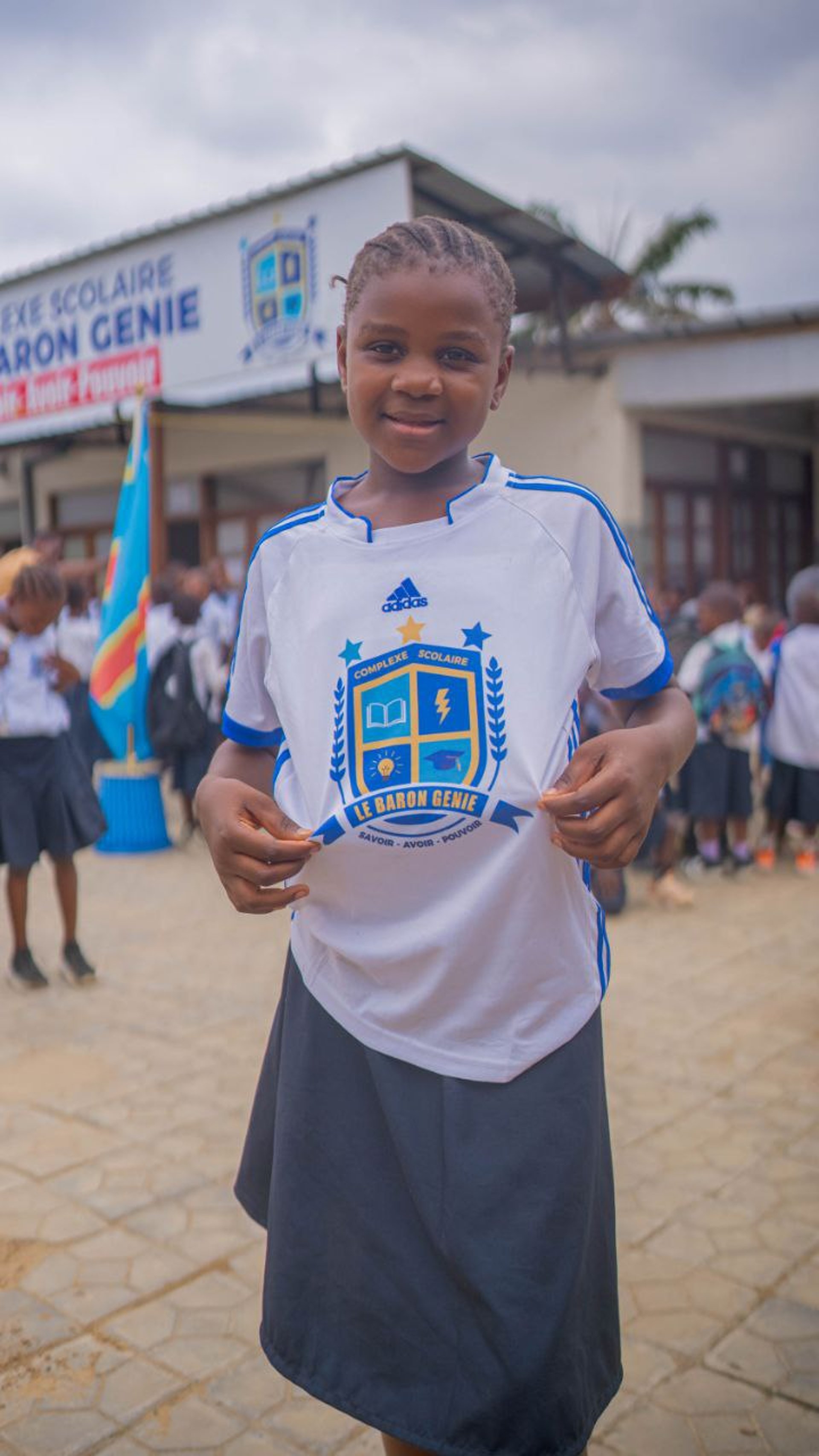 gray computer monitor