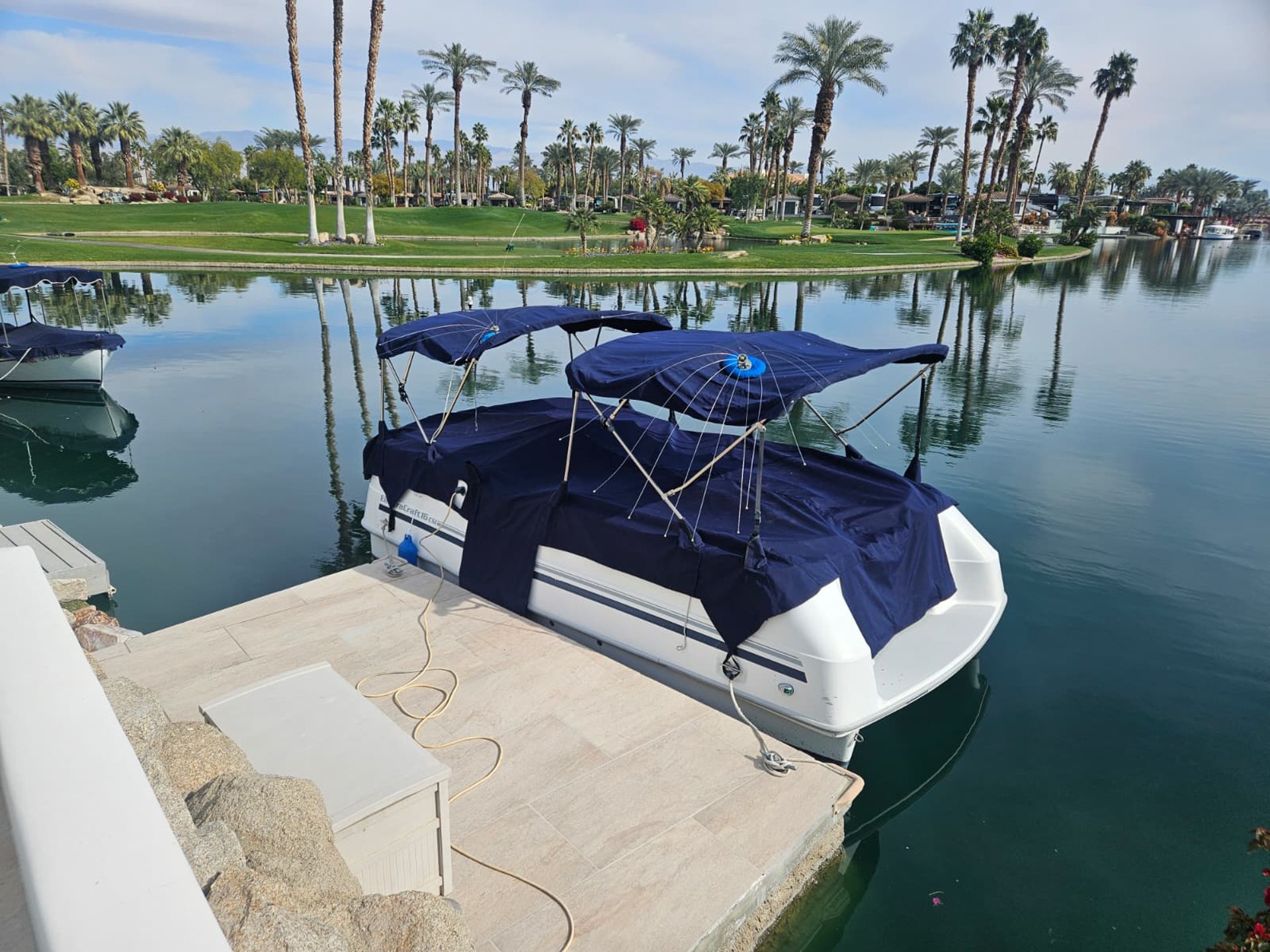 gray computer monitor