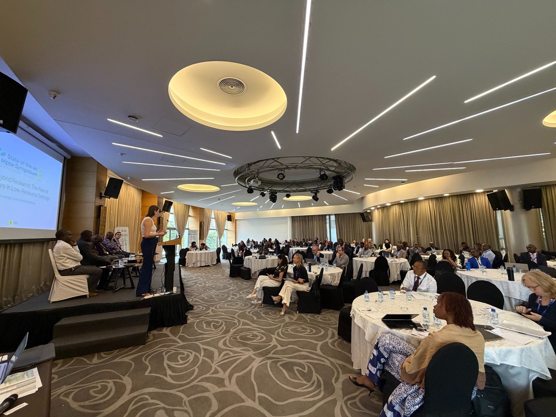 black and white bed linen