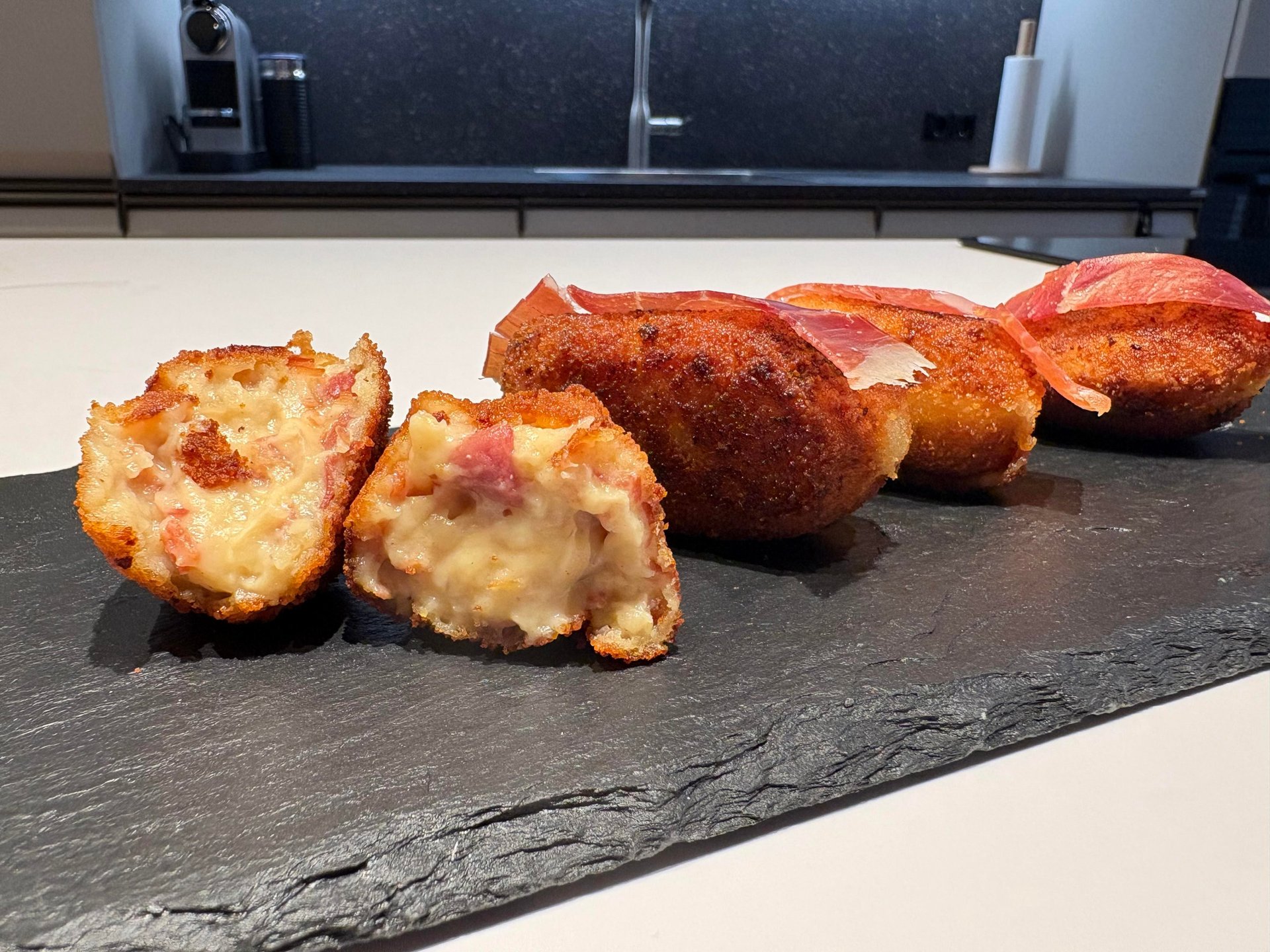 black and white bed linen