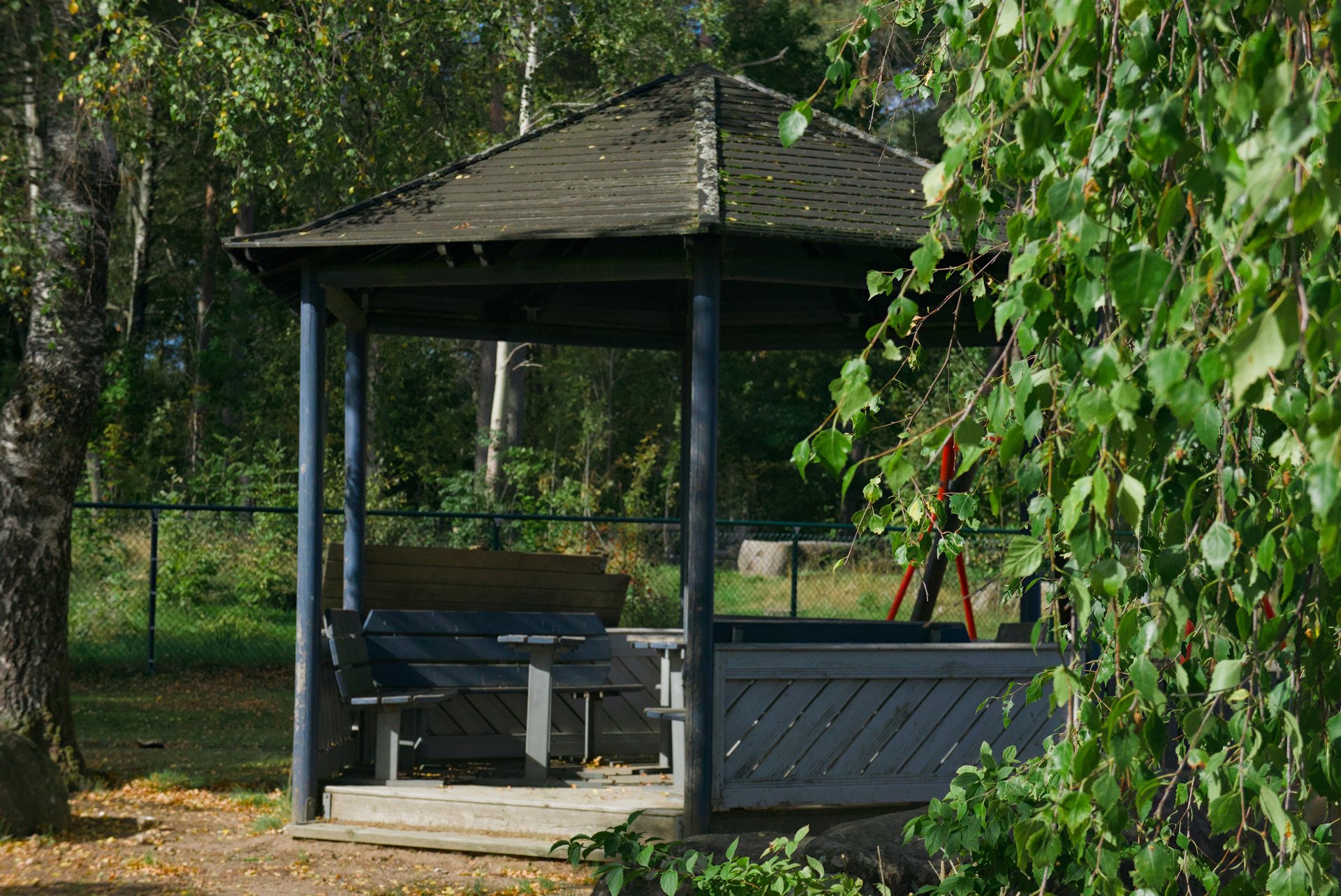 Lusthus på baksidan av förskolan Långagård i Moheda