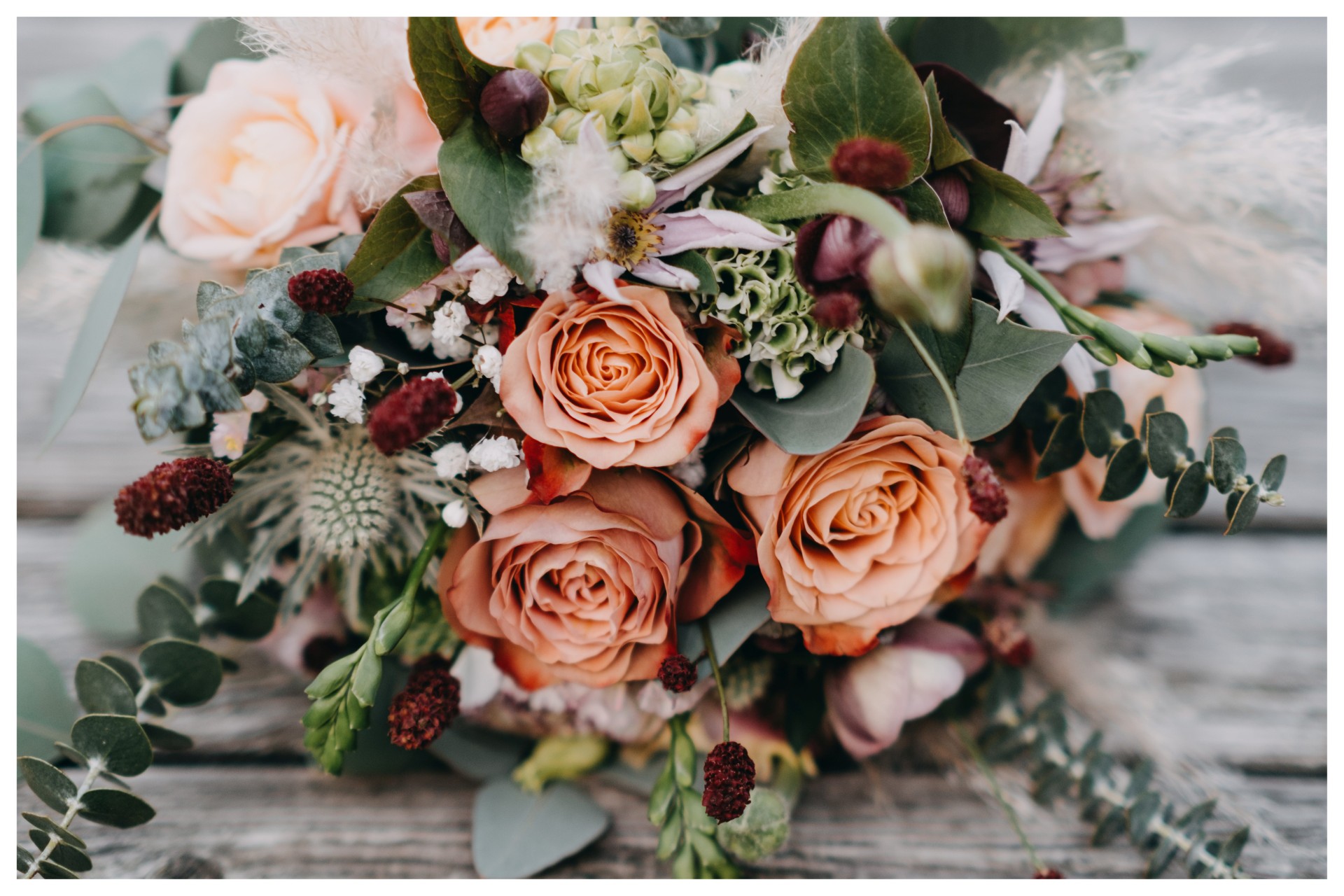 gray computer monitor