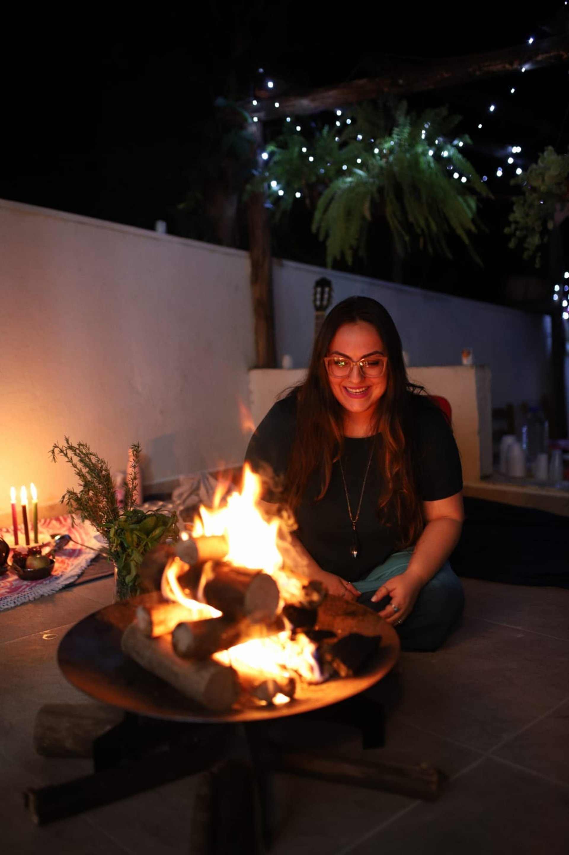 gray computer monitor