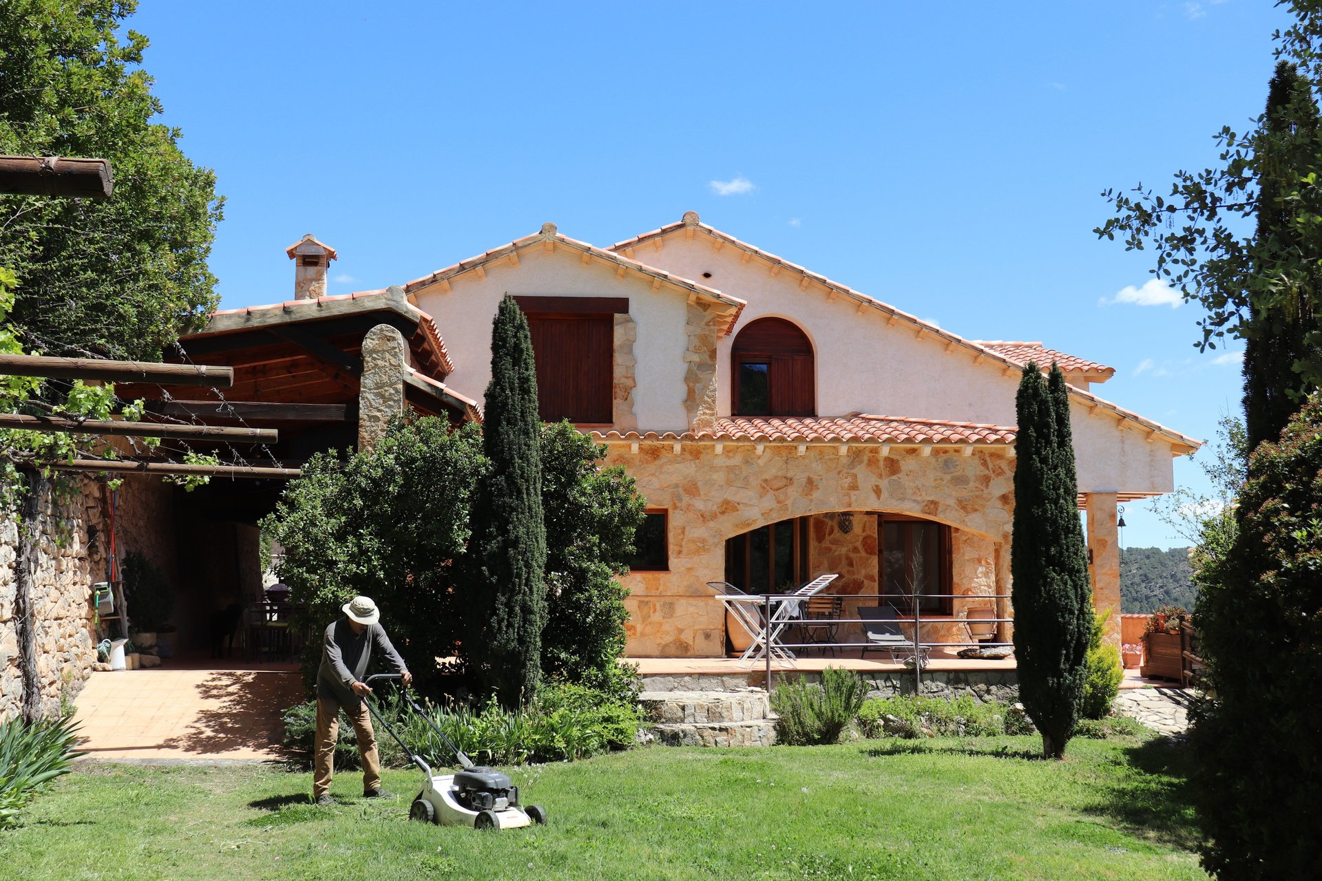 black and white bed linen