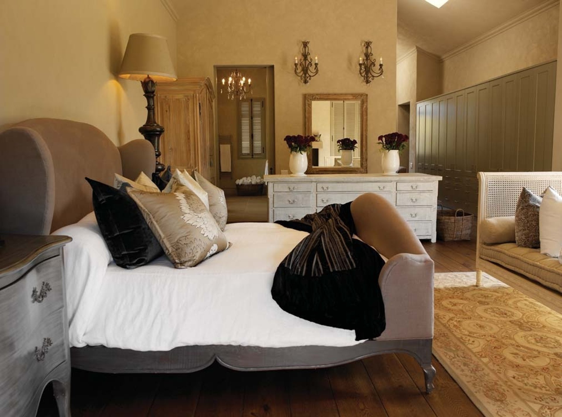 black and white bed linen