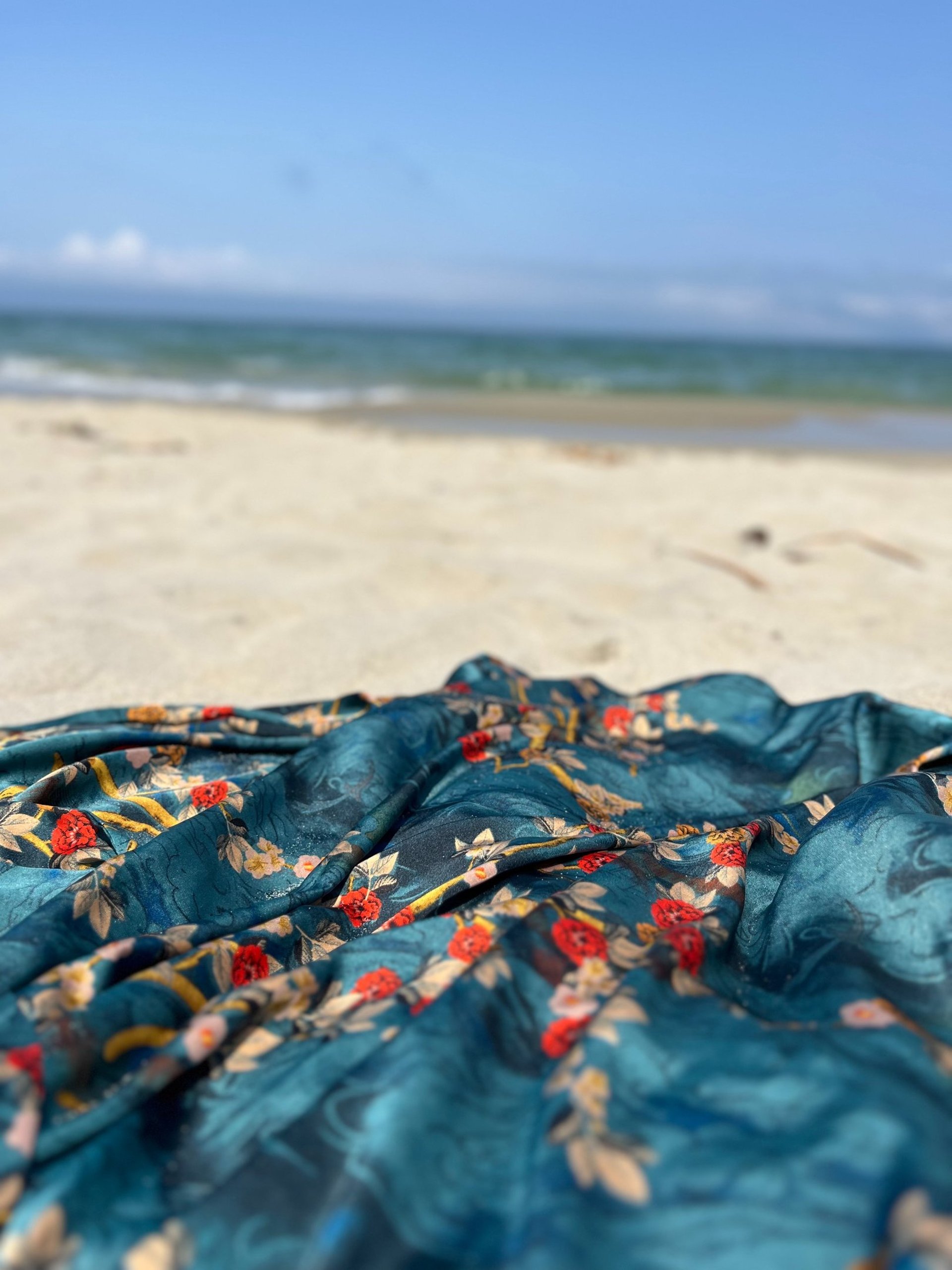 gray computer monitor