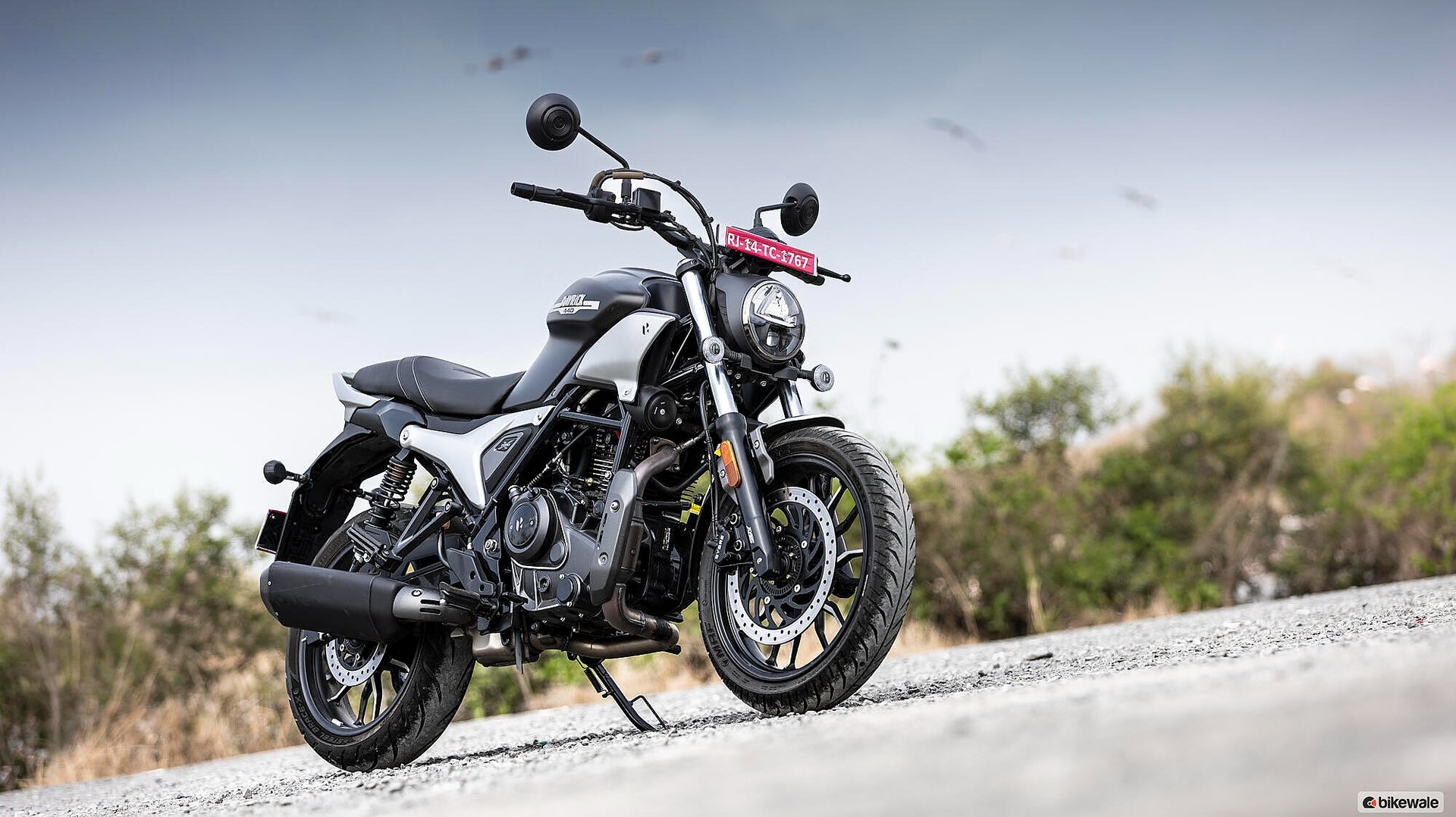 gray computer monitor