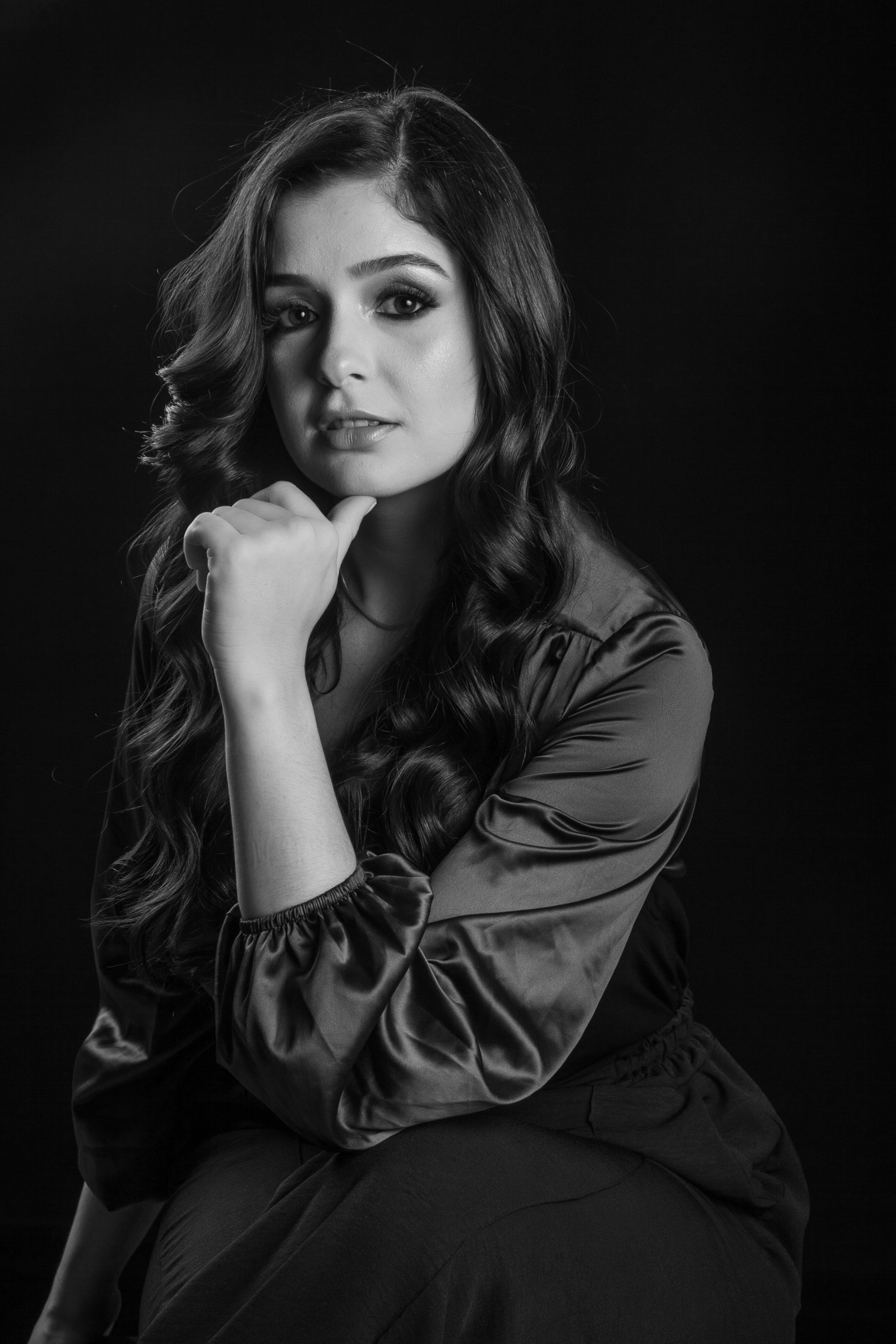 gray computer monitor