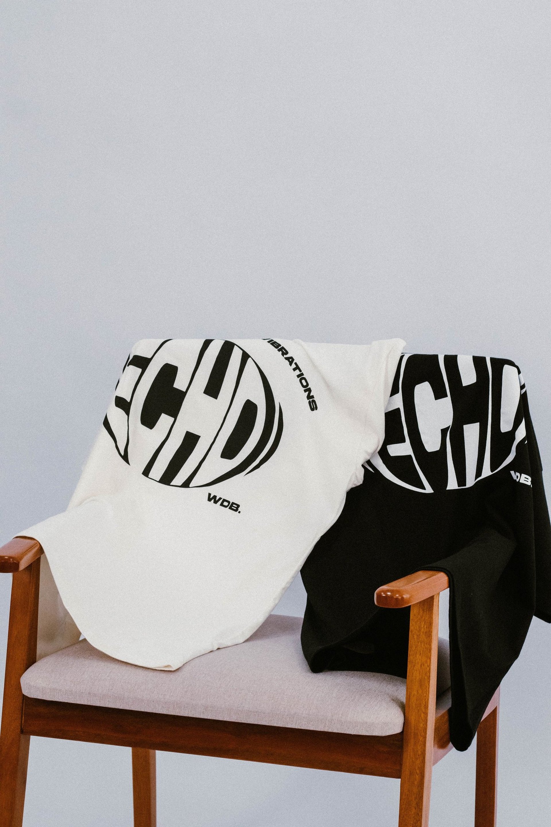 gray computer monitor