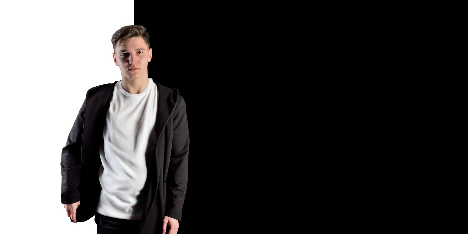 a blurry photo of a white background
