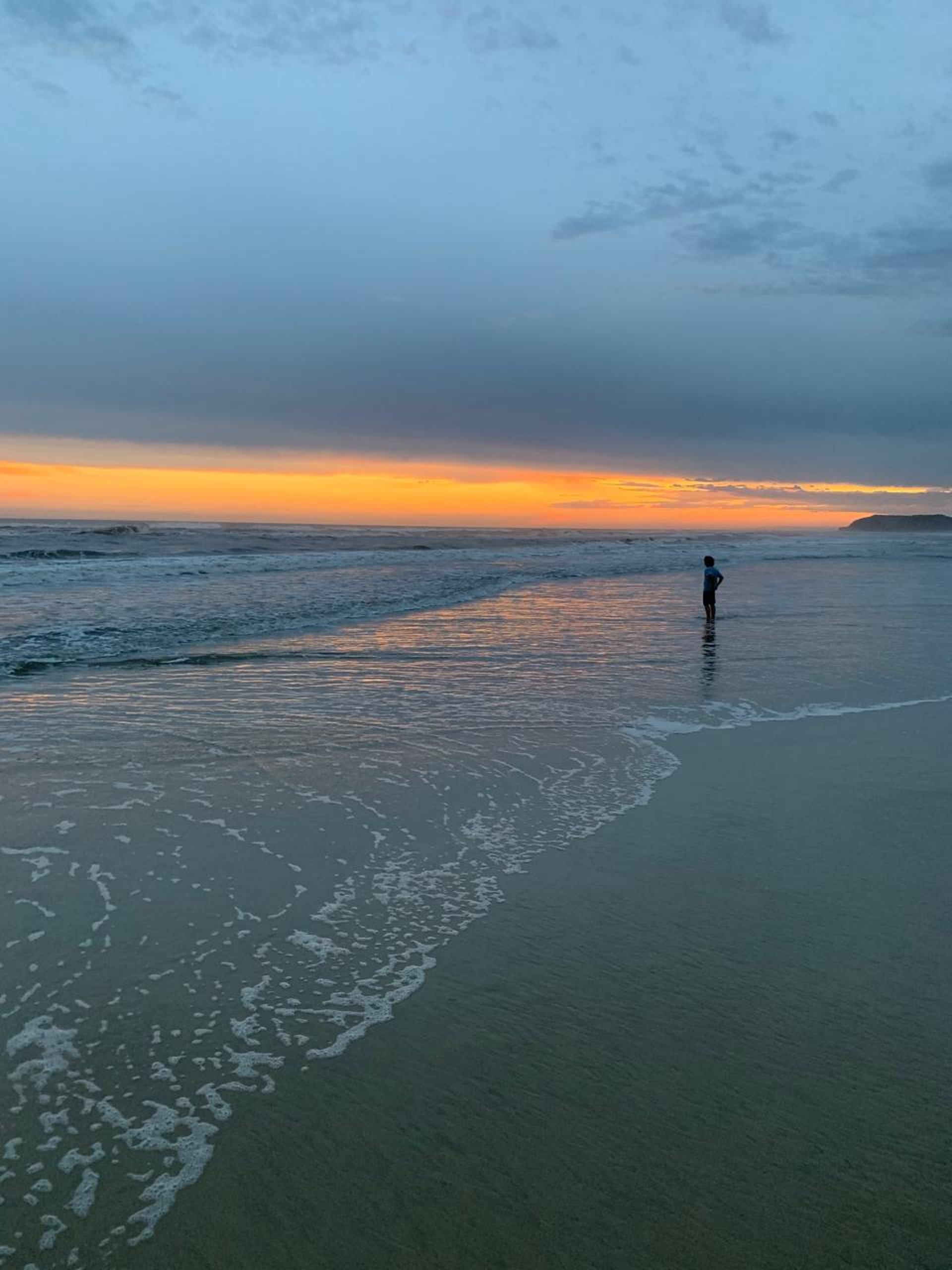 gray computer monitor