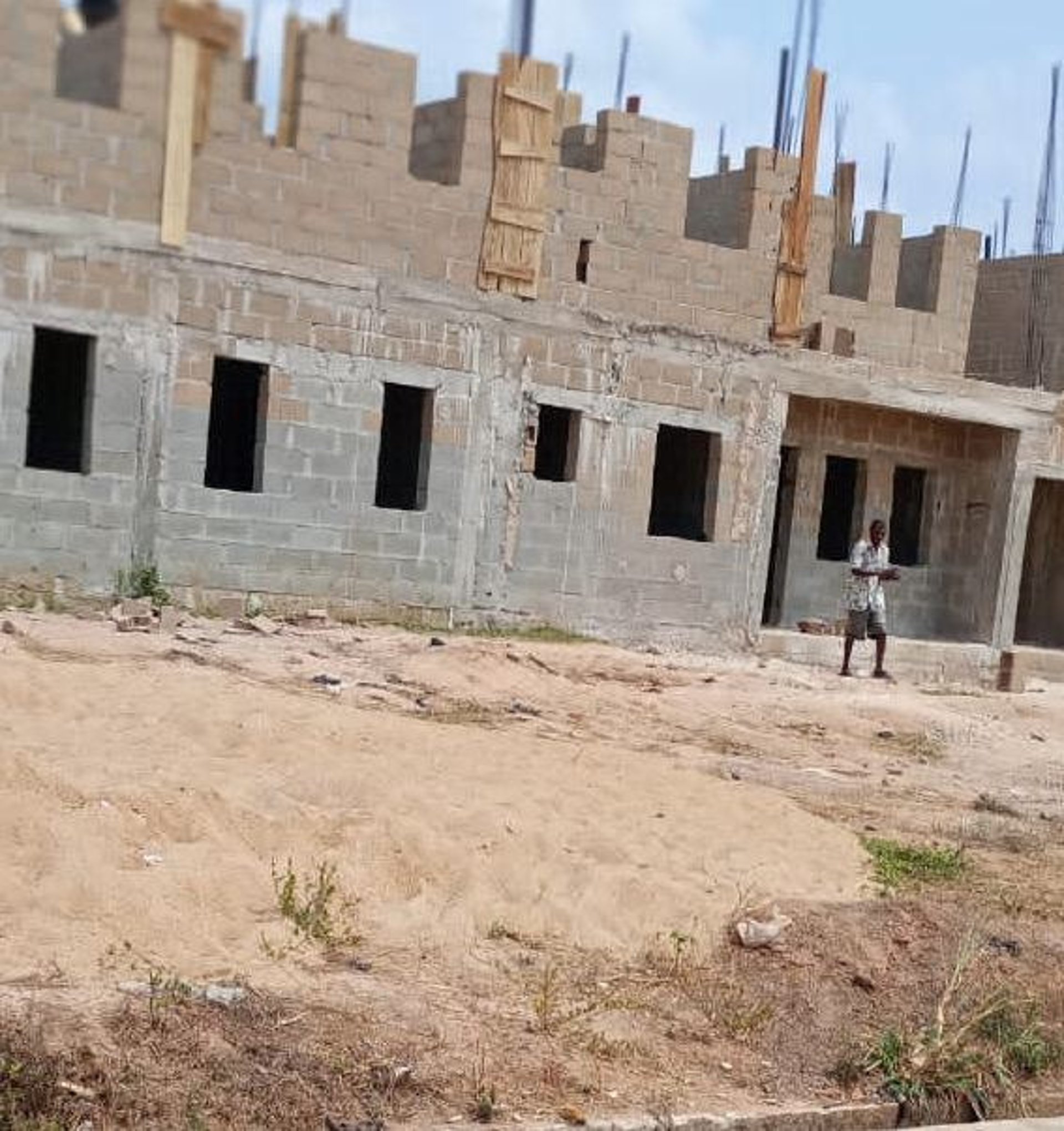 gray computer monitor