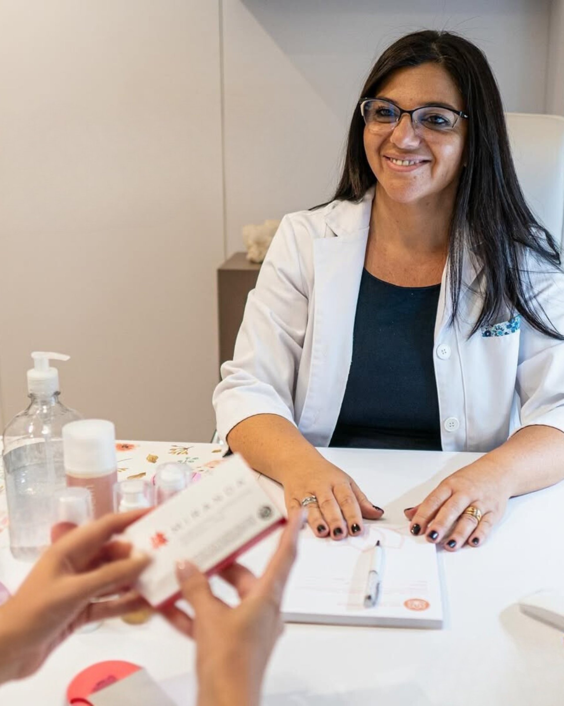 gray computer monitor