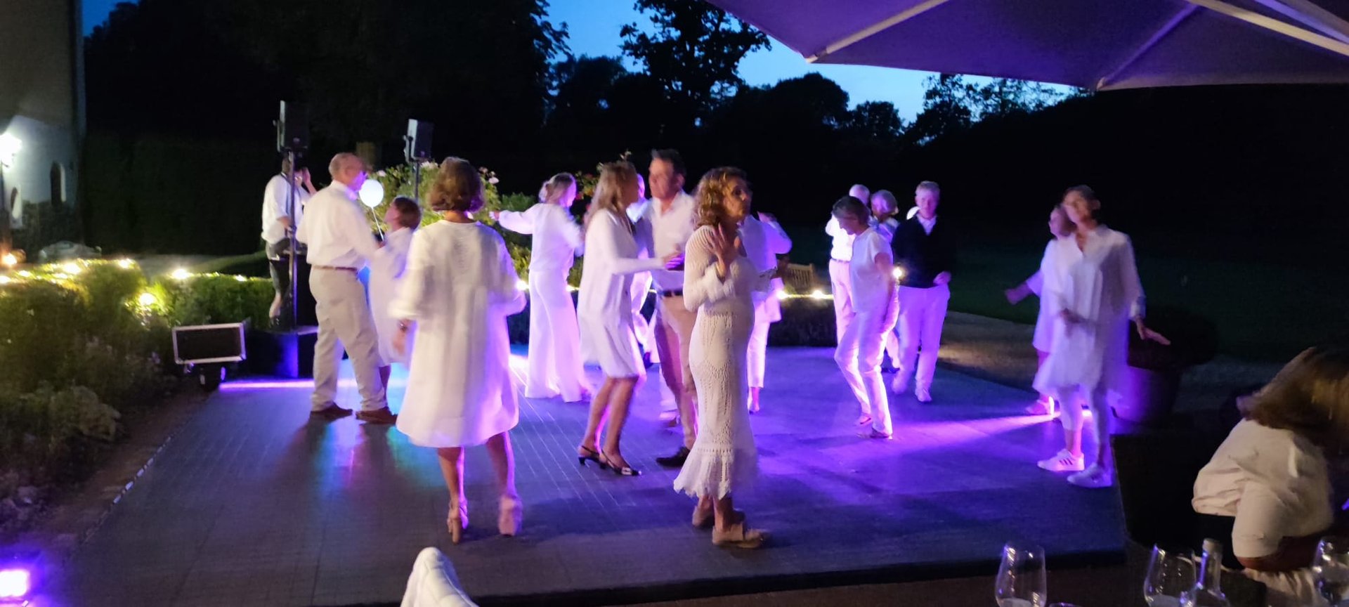 black and white bed linen