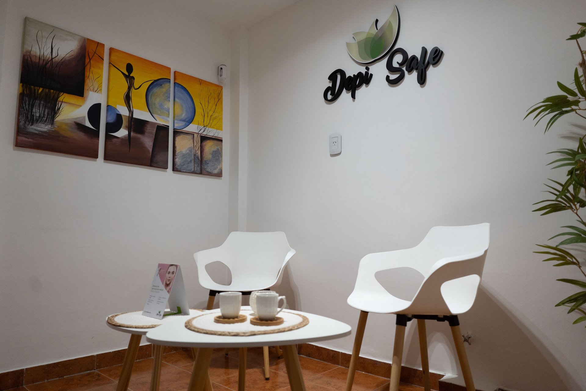 gray computer monitor