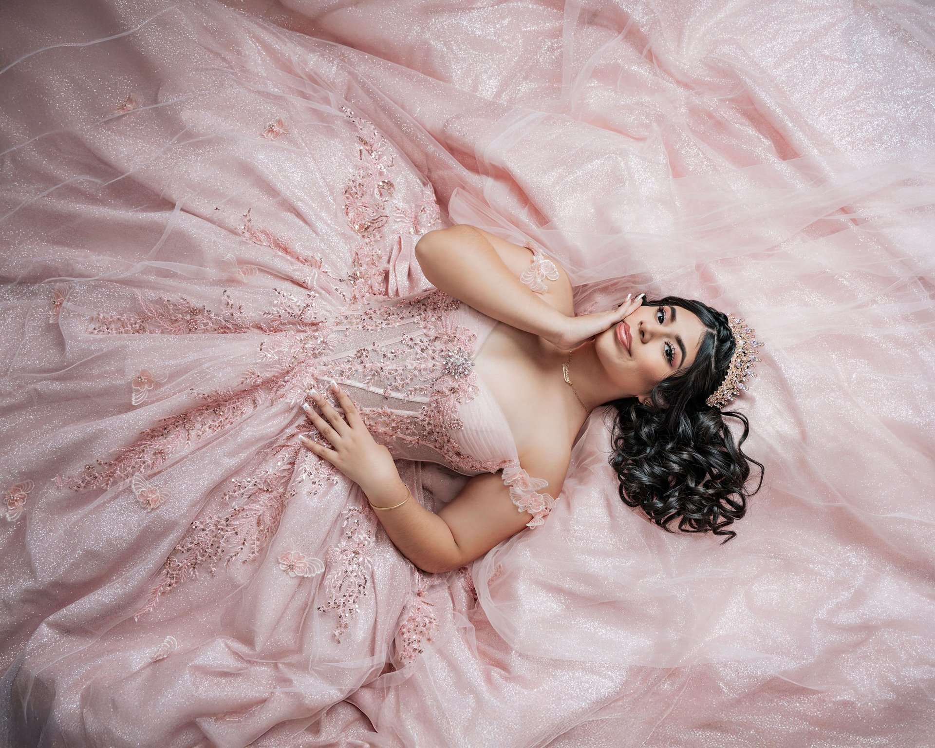 gray computer monitor