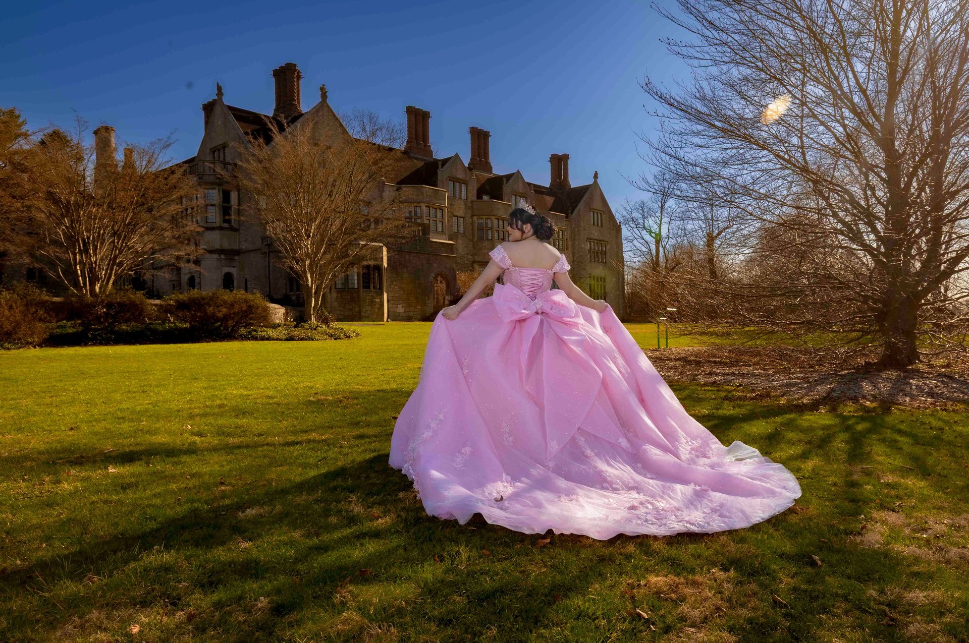 an abstract photo of a curved building with a blue sky in the background