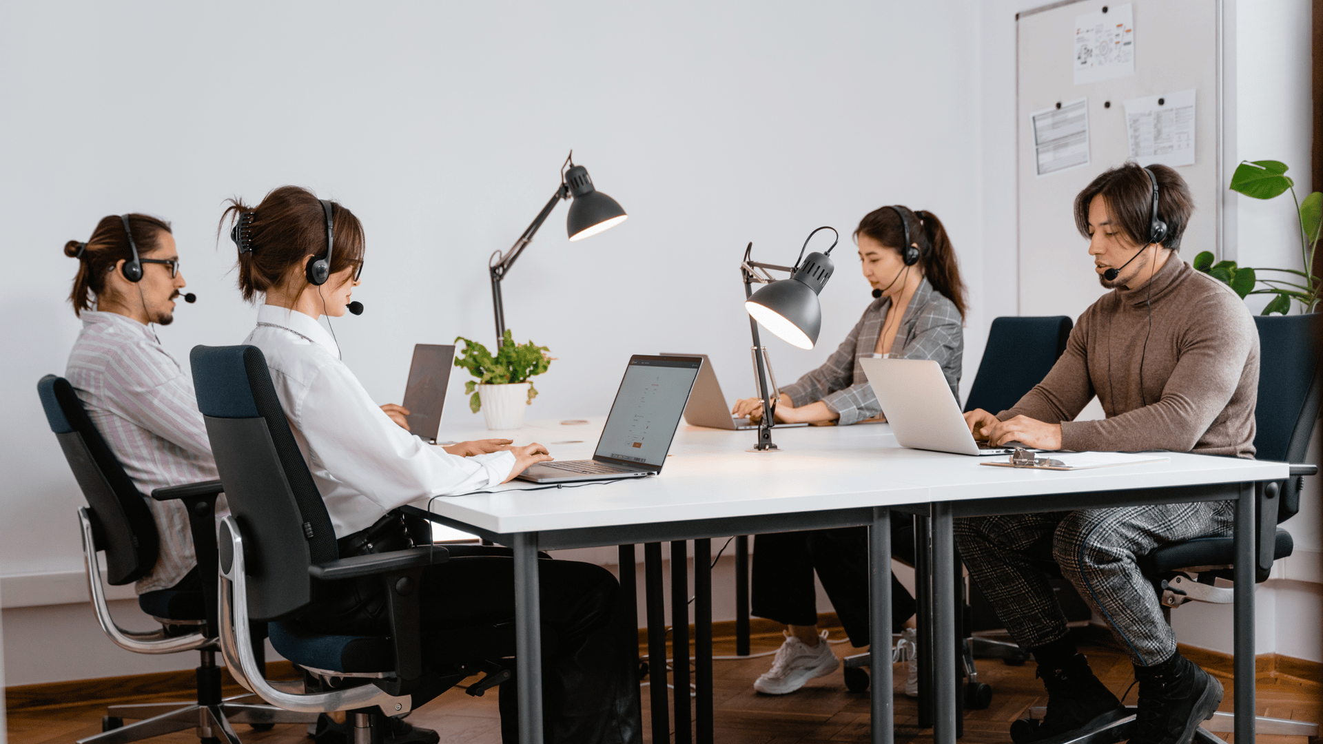 gray computer monitor