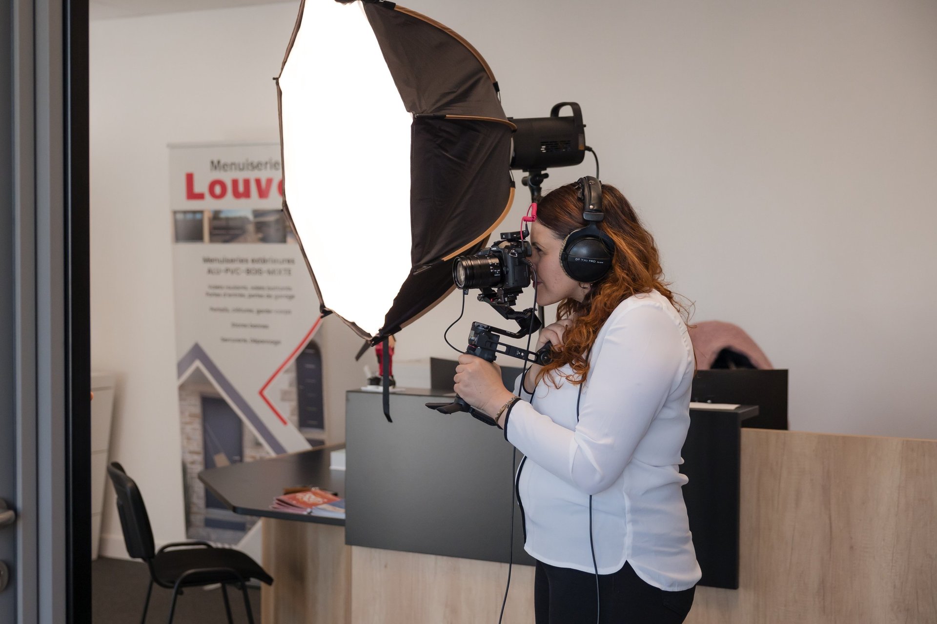 Tournage e video d'entreprise avec videaste professionnelle léa olivier à vitré, bretagne