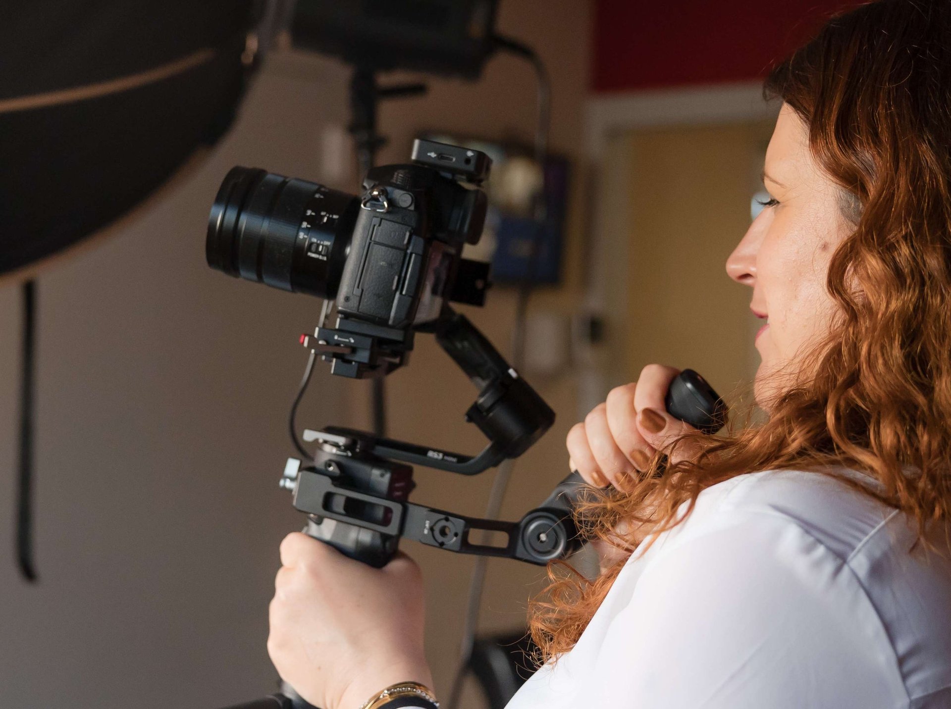 Tournage de video d'entreprise avec vidéaste professionnelle