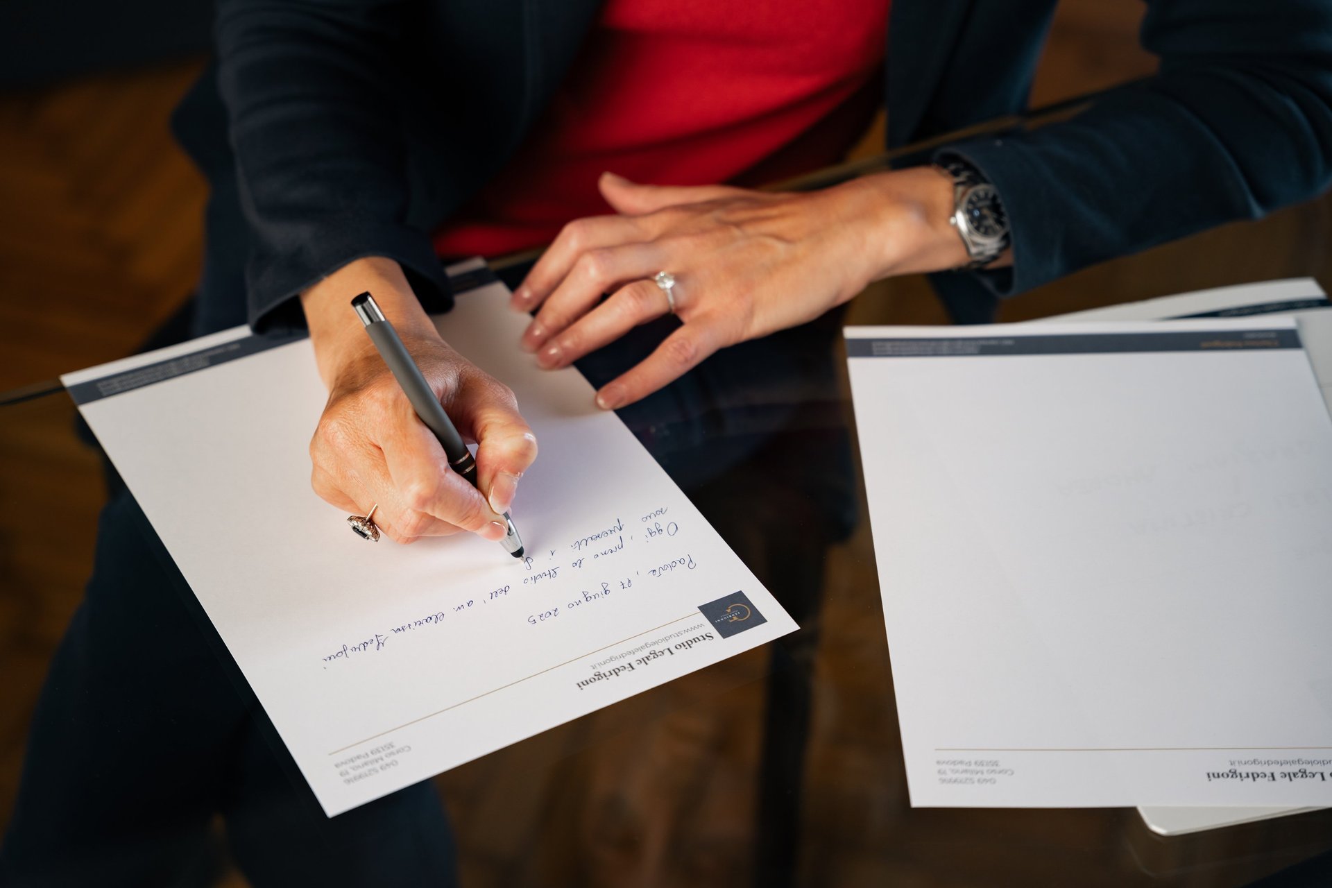 gray computer monitor