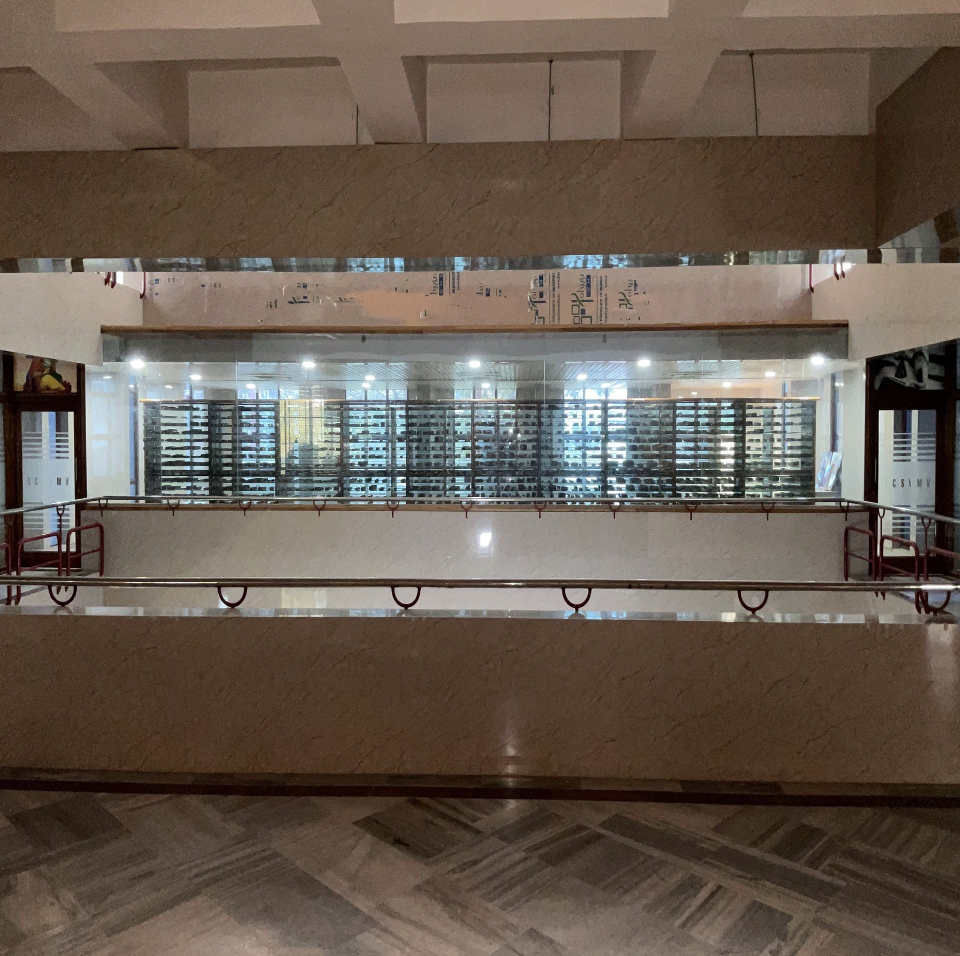 gray computer monitor