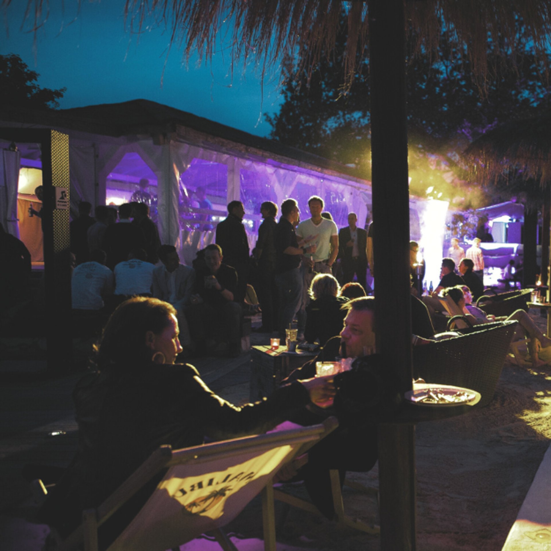 gray computer monitor