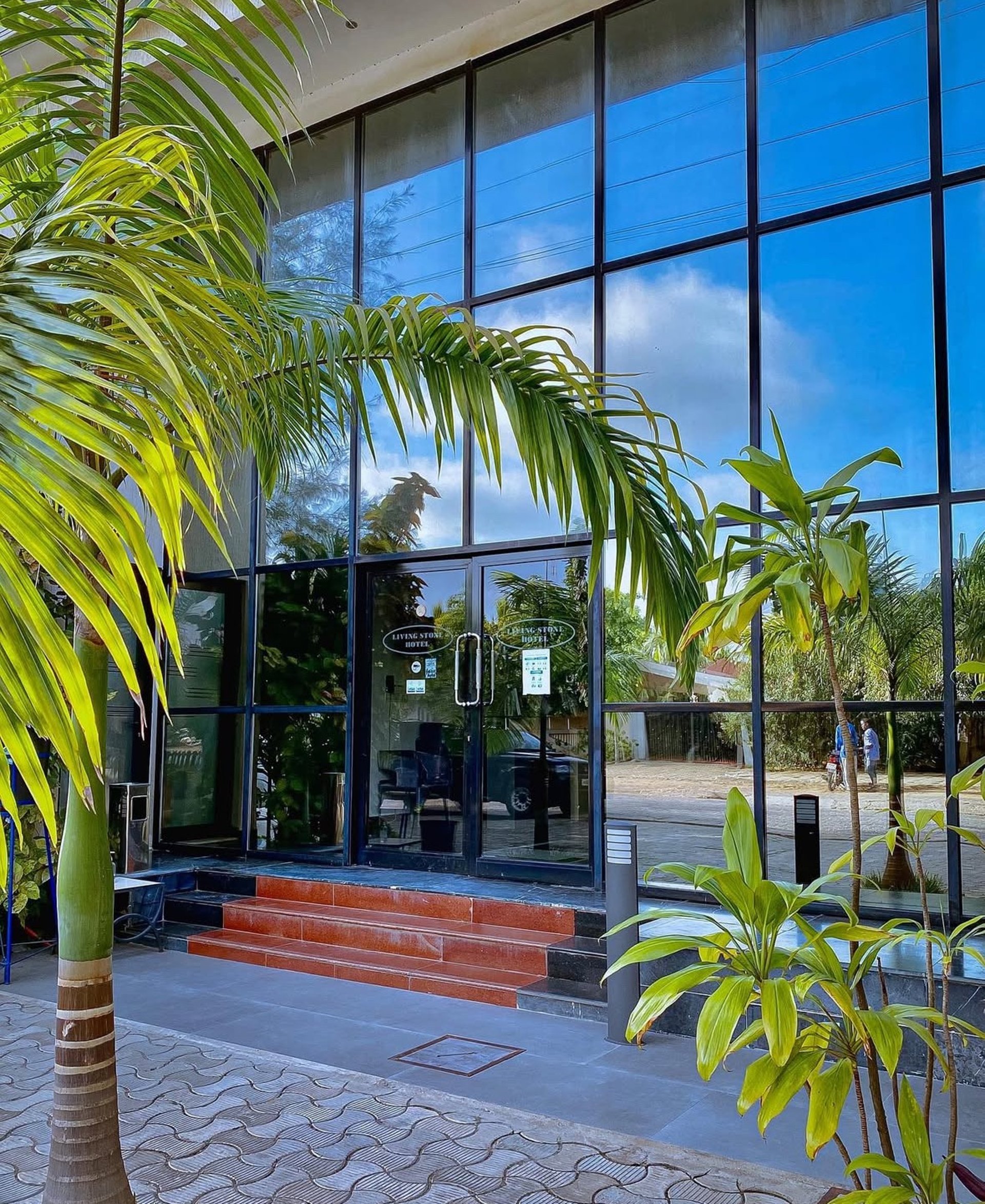 black and brown leather padded tub sofa