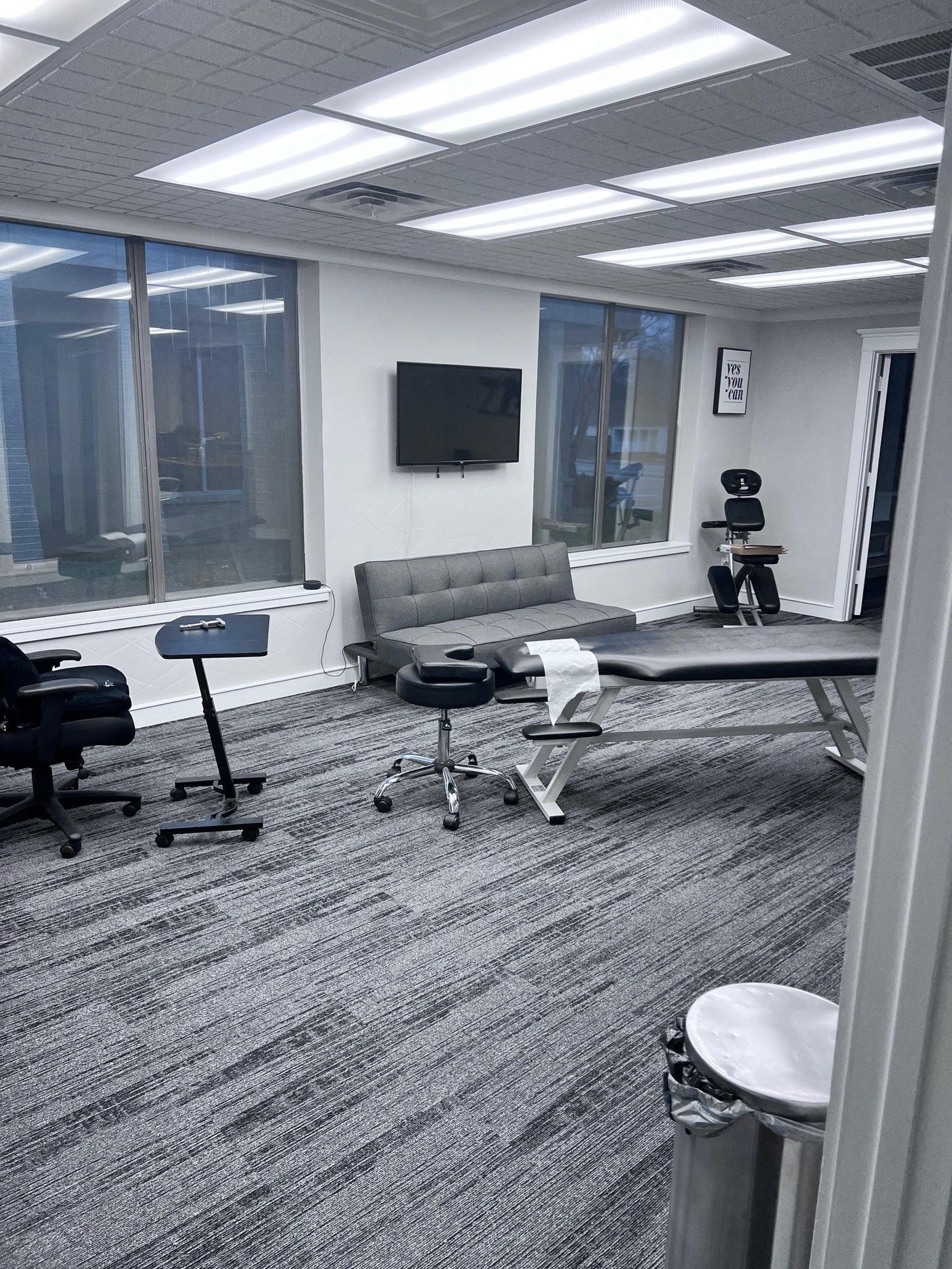 gray computer monitor