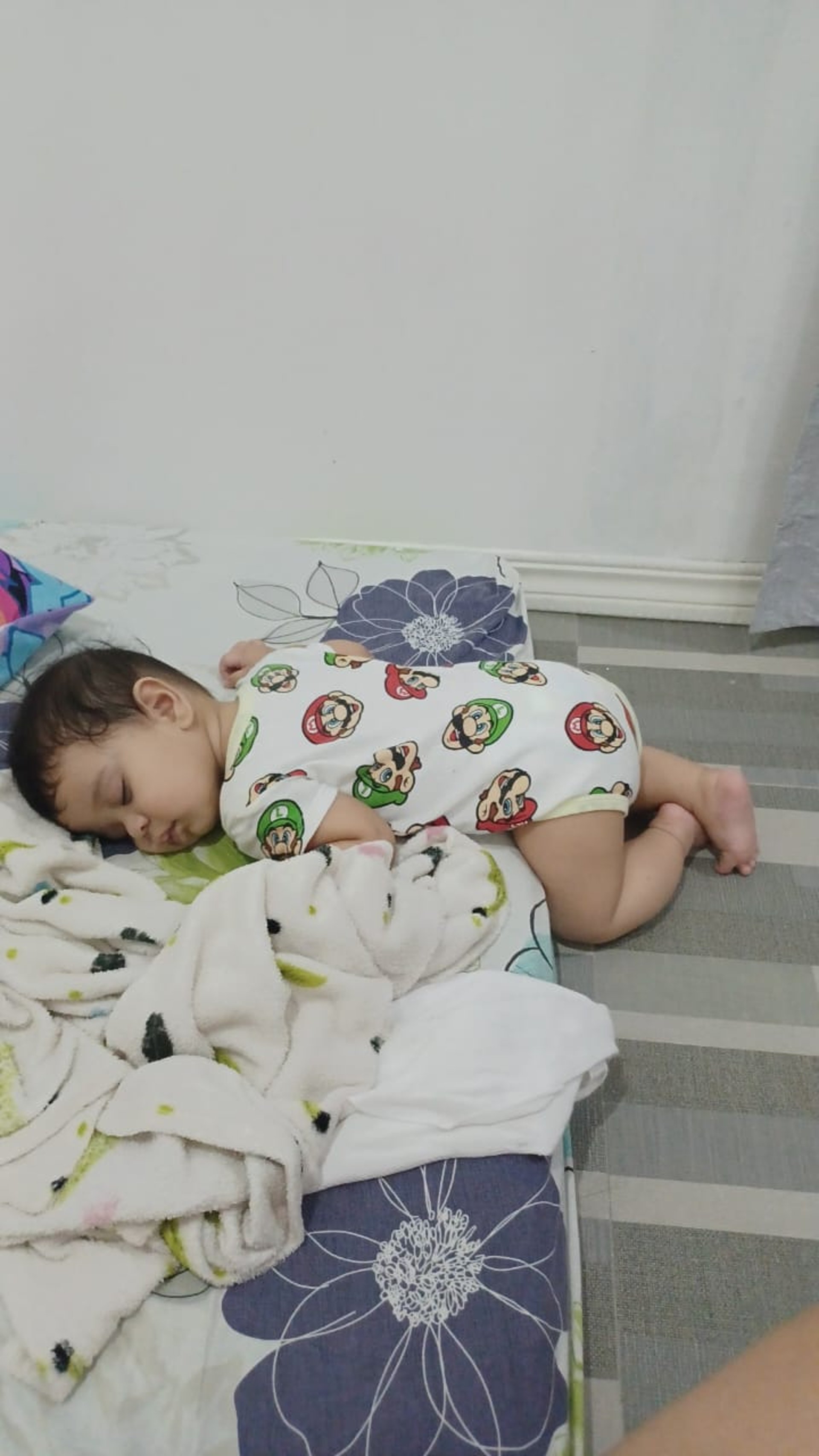 black and white bed linen