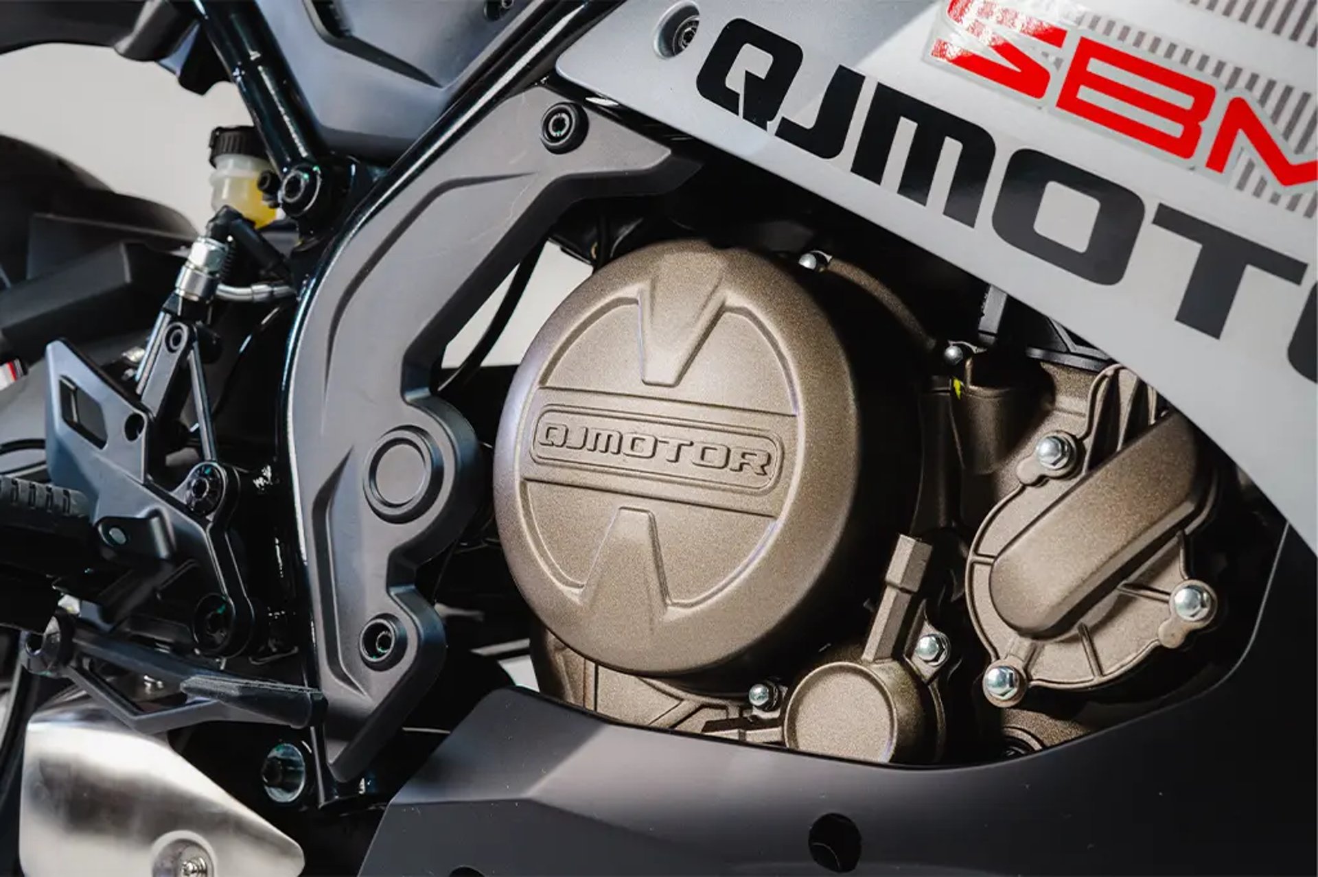 gray computer monitor