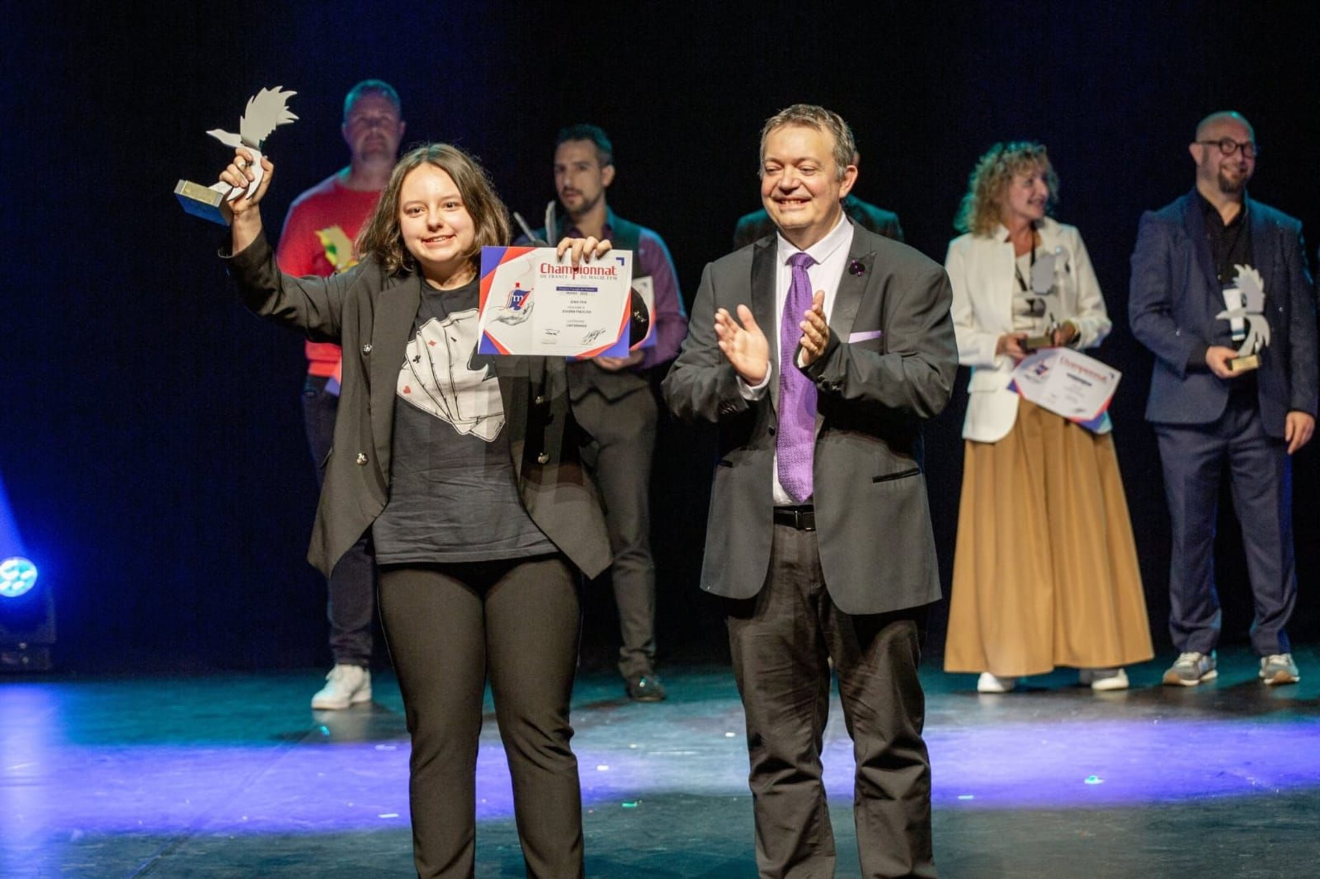 gray computer monitor