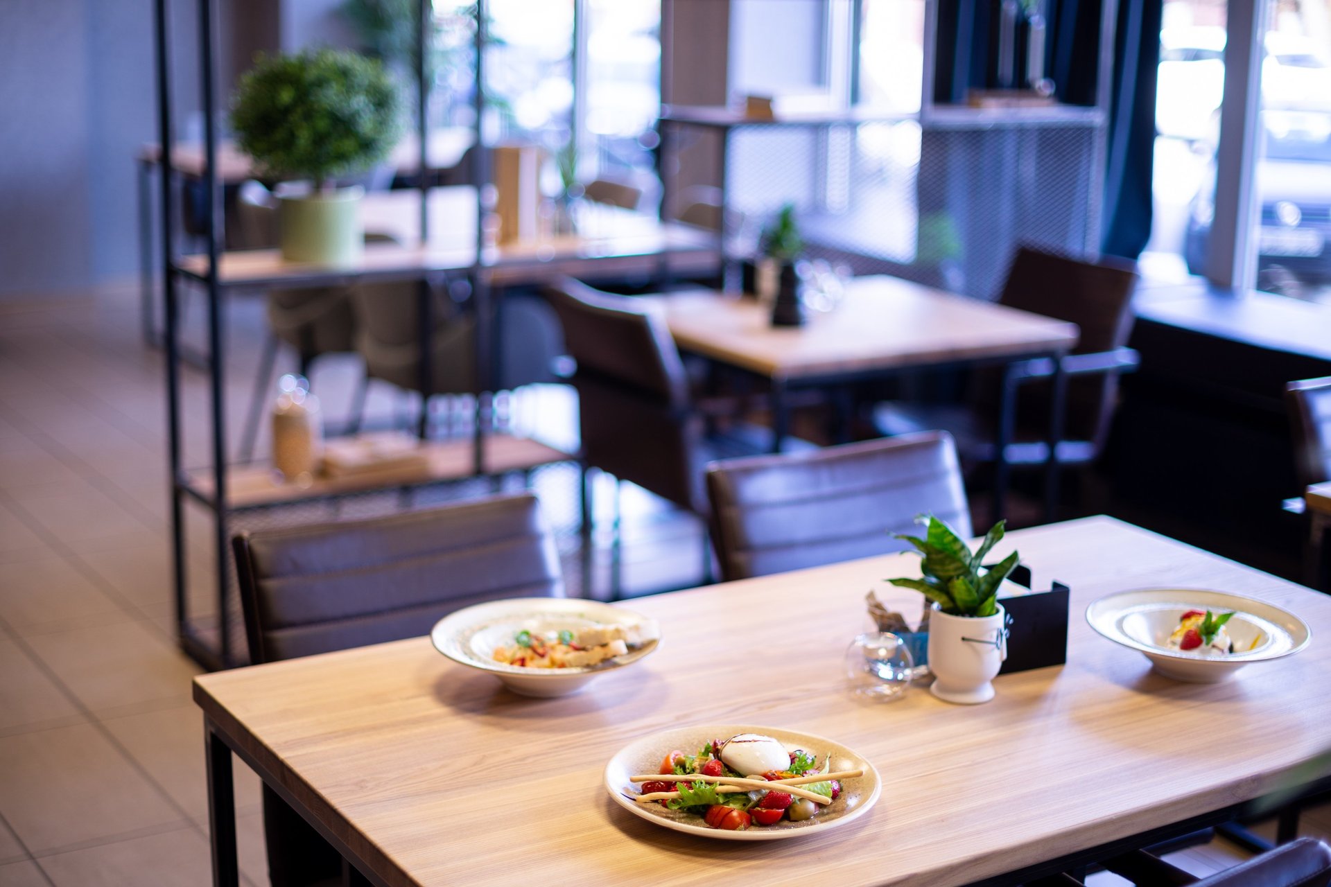 gray computer monitor