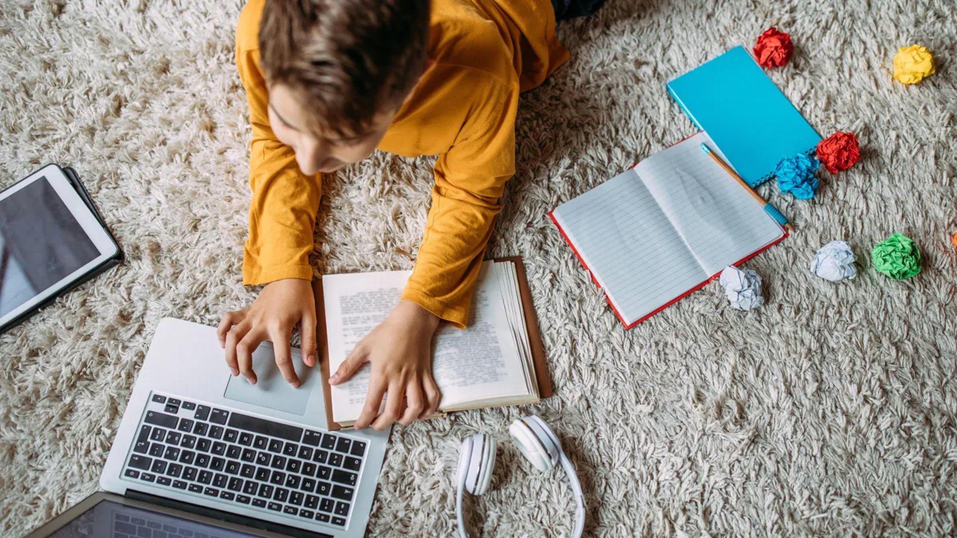 black and white bed linen