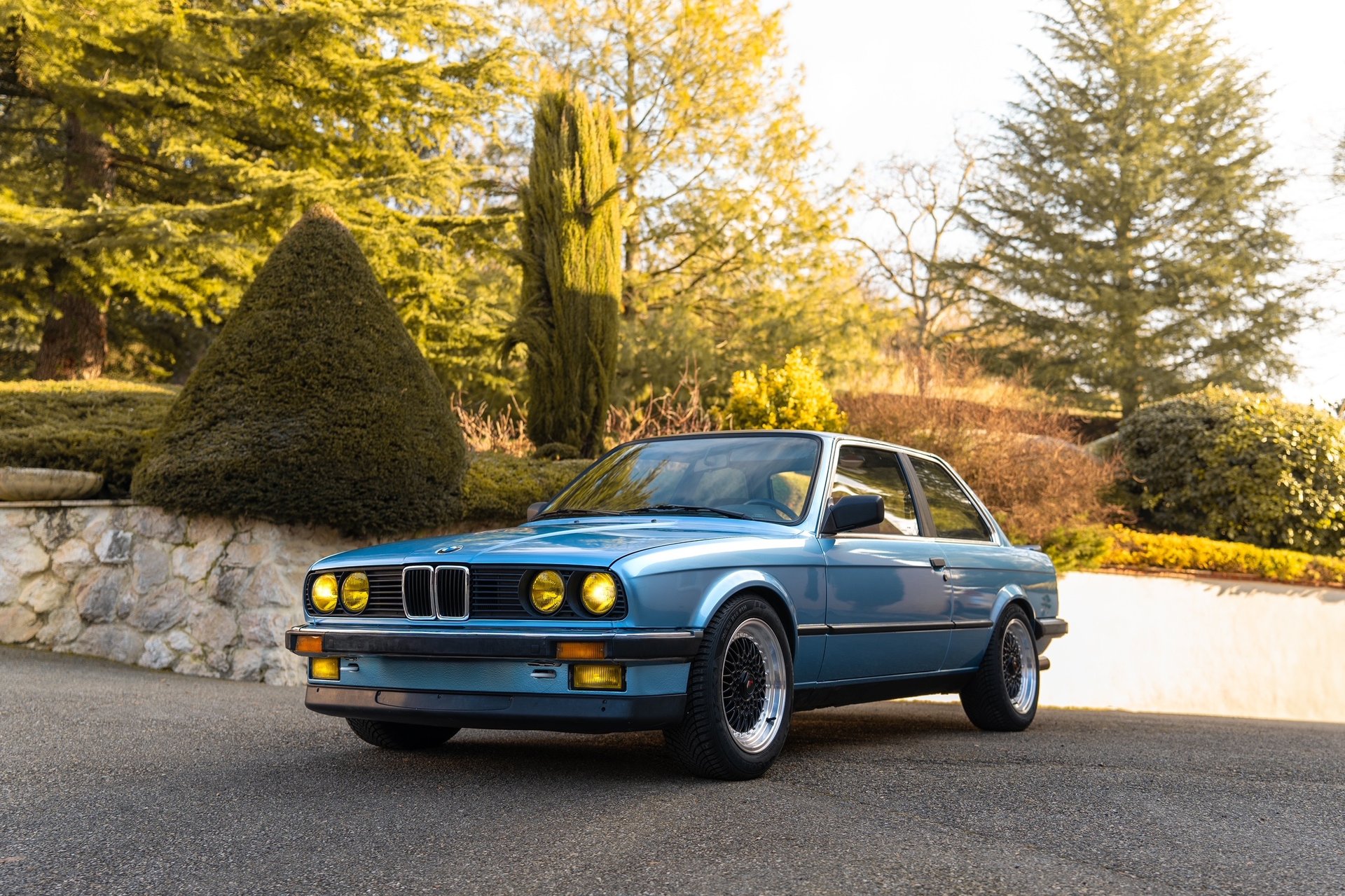 black and brown leather padded tub sofa