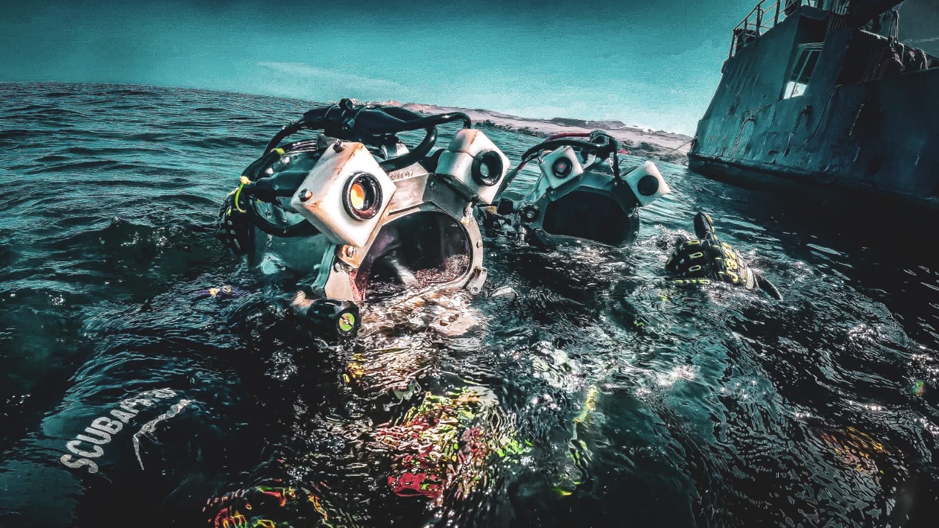 black and white bed linen