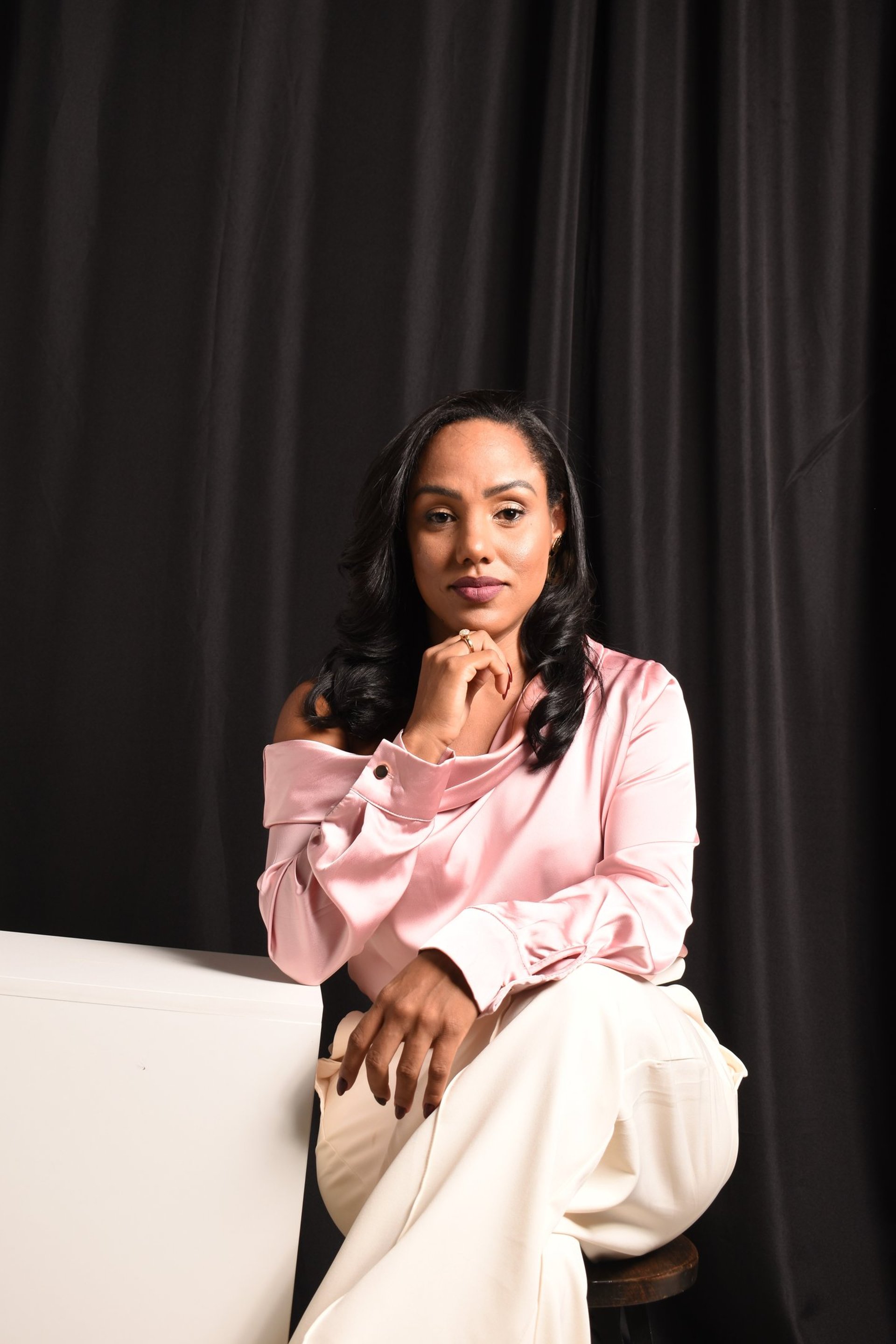 gray computer monitor