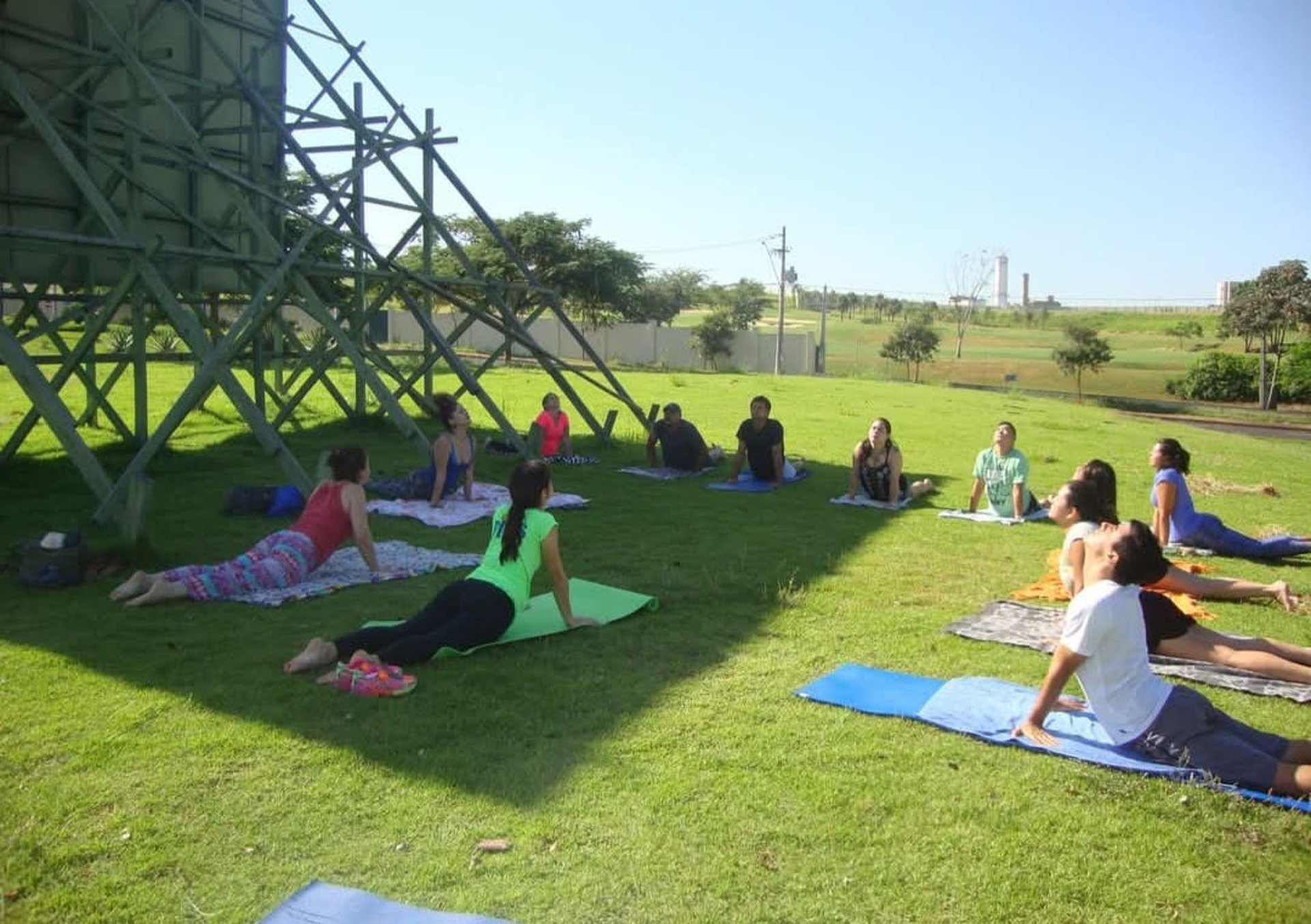 gray computer monitor