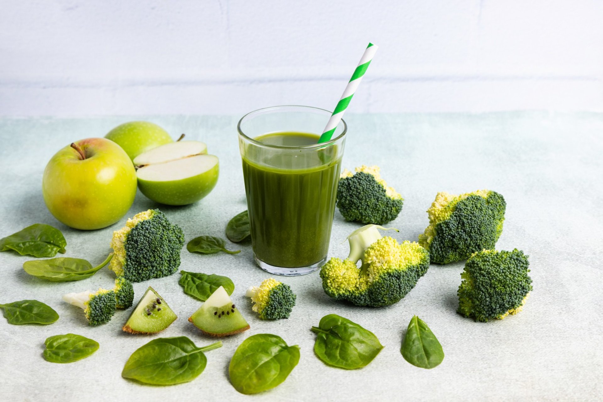 Plant-based nutritionally-dense, hypoallergenic protein and fibre smoothie