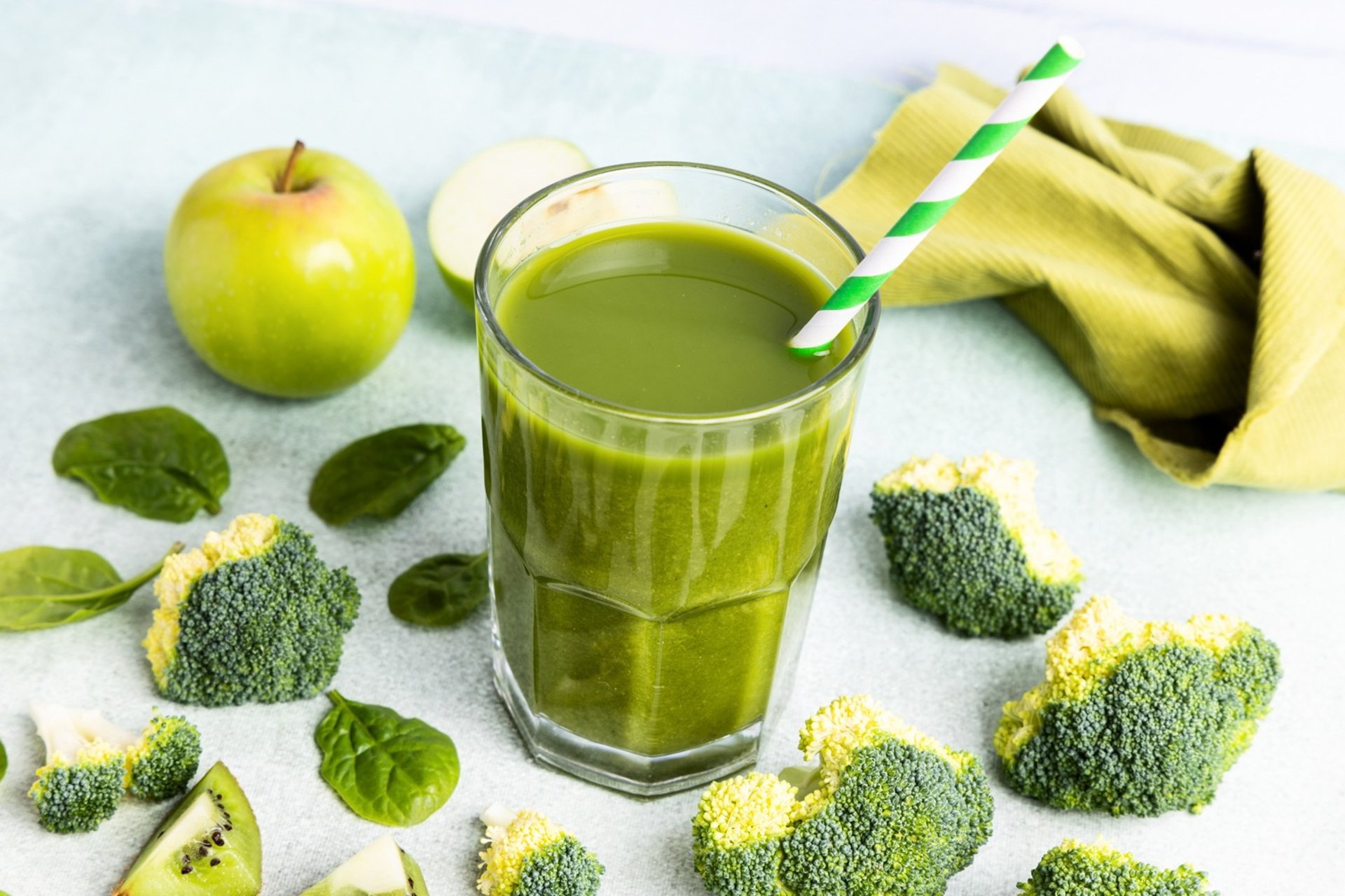 Plant-based nutritionally-dense, hypoallergenic protein and fibre smoothie