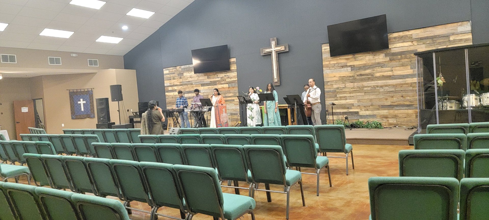 a brown wooden cross