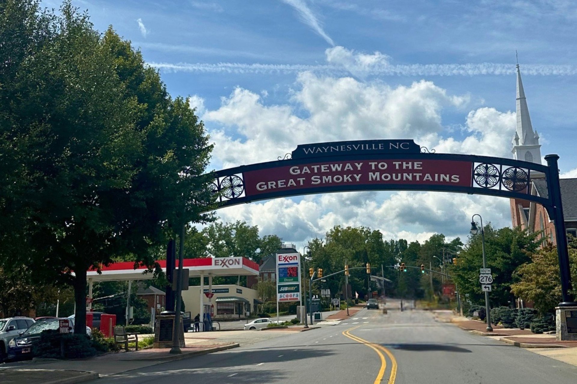 Gateway to the Great Smoky Mountains sign representing Asheville Locksmith Now service area in Waynseville, NC