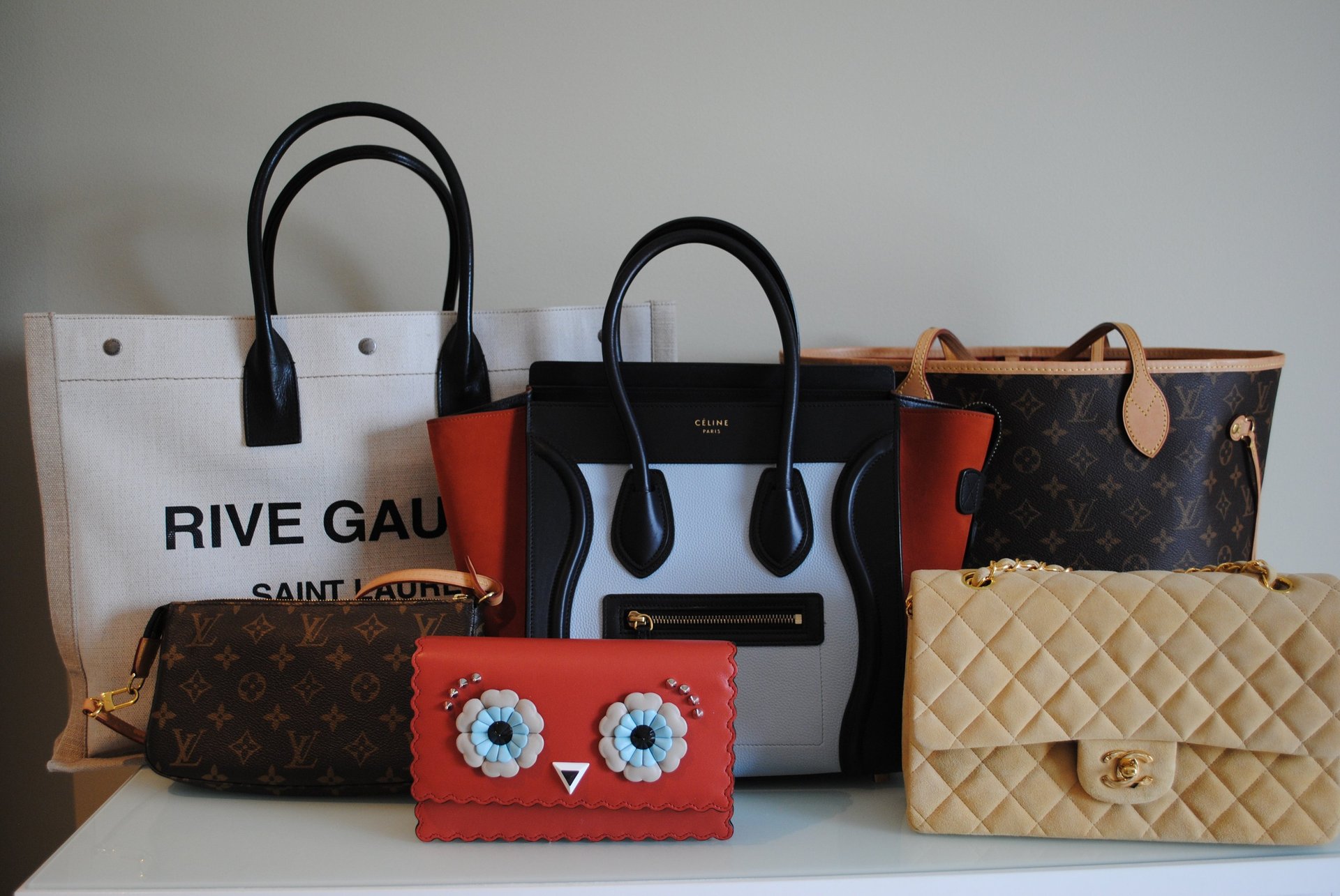 black and white bed linen