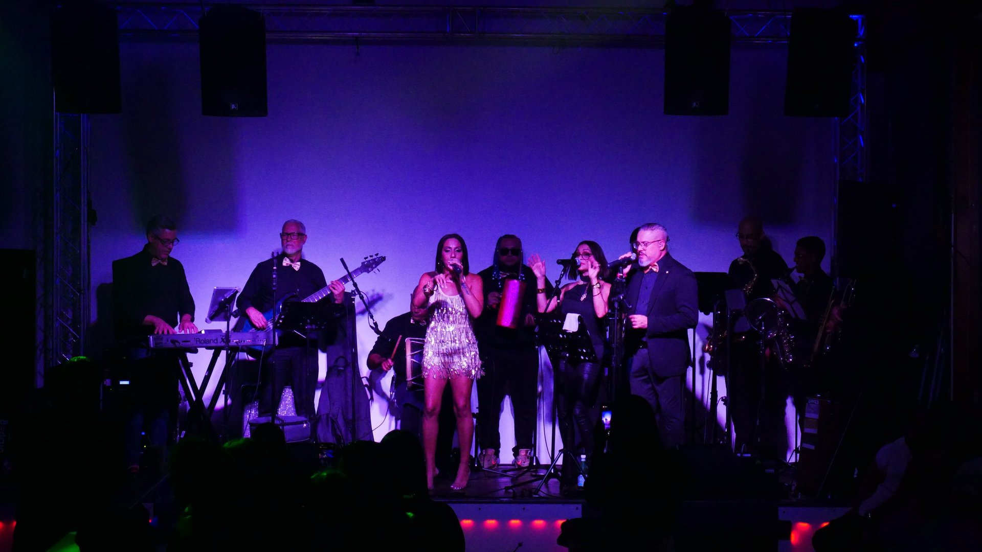 black and white bed linen