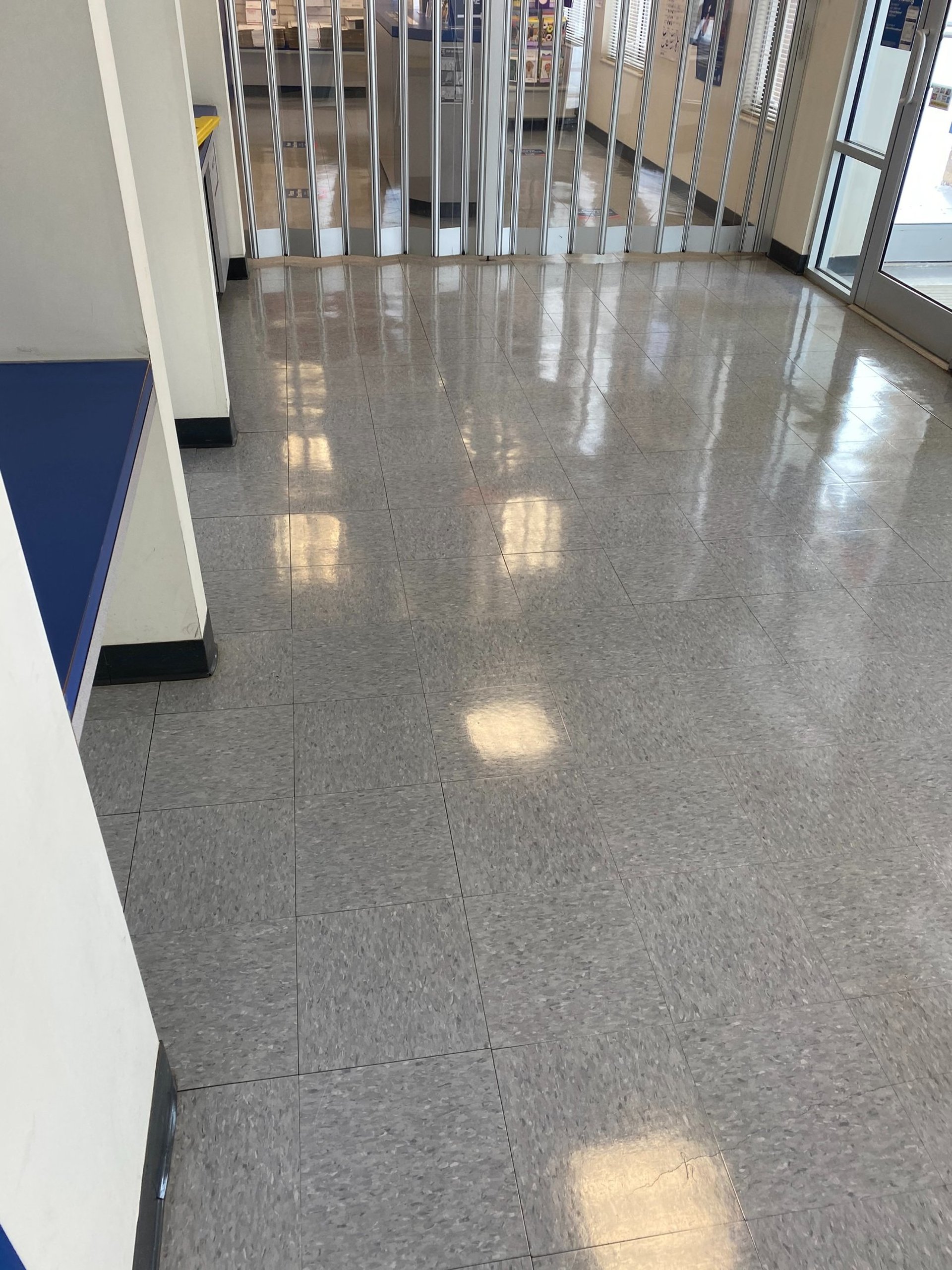 MAJOR COMMERCIAL FLOOR STIPPED AND WAXED IN KANSAS CITY KANSAS AND KANSAS CITY MISSOURI