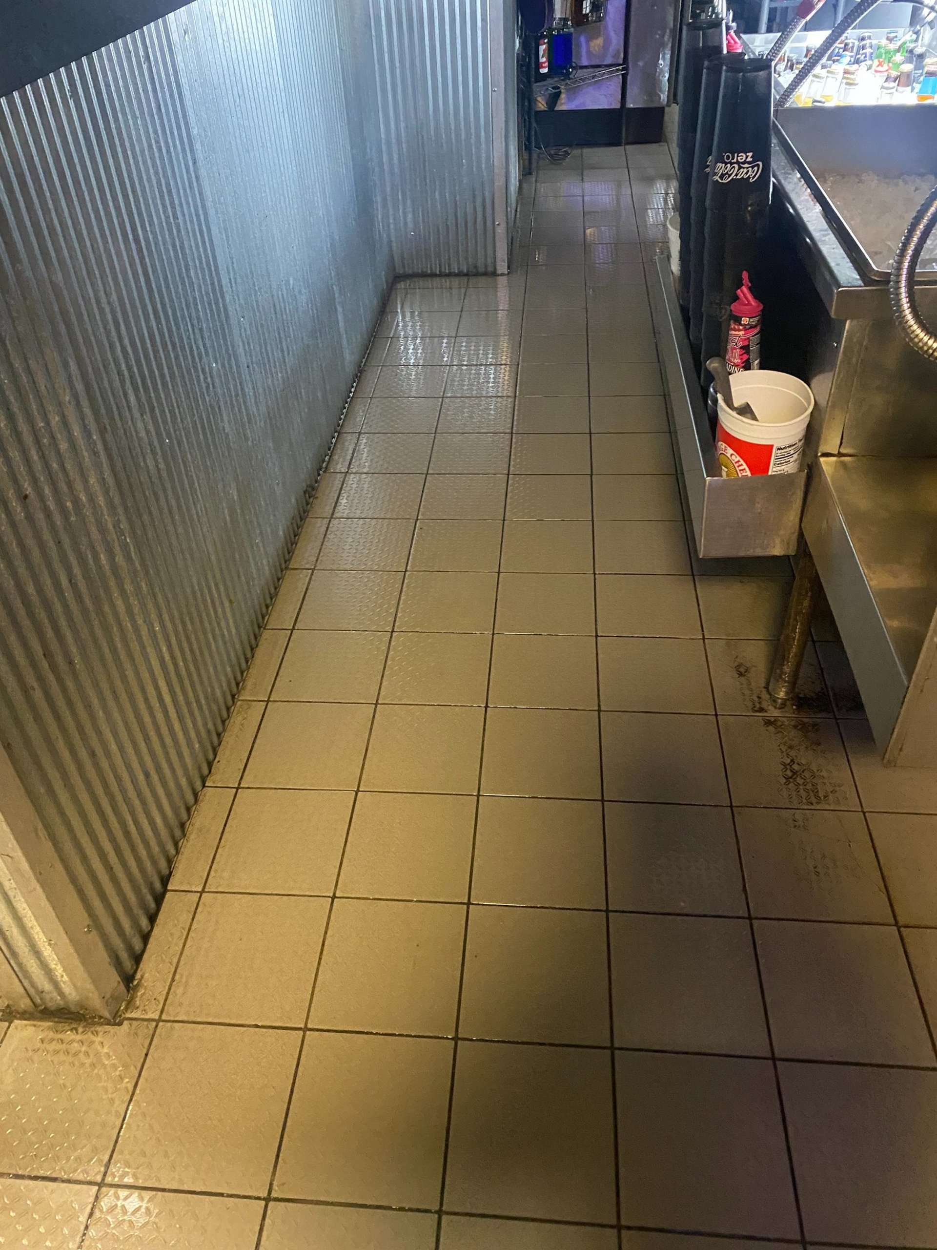 Best floor waxing service in Kansas and Missouri