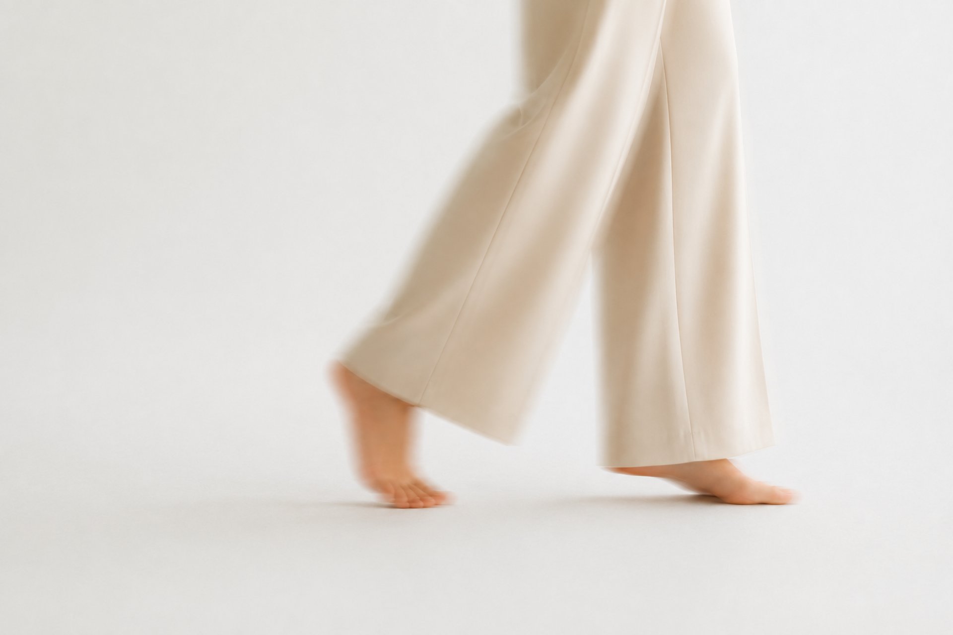 Darmario empotrado de cristalera, elegante y minimalista, contemporaneo con luz ledormitorio con