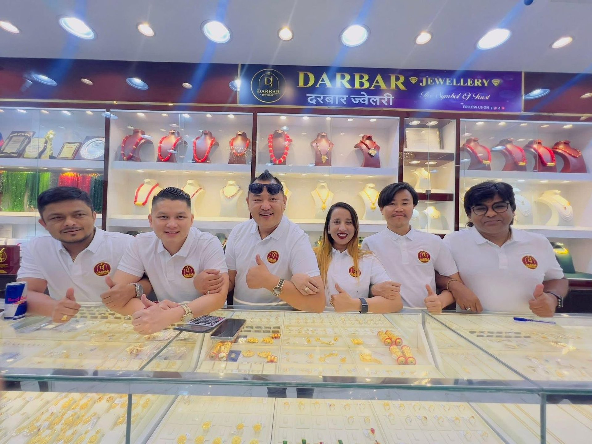 a blurry photo of a blurry background