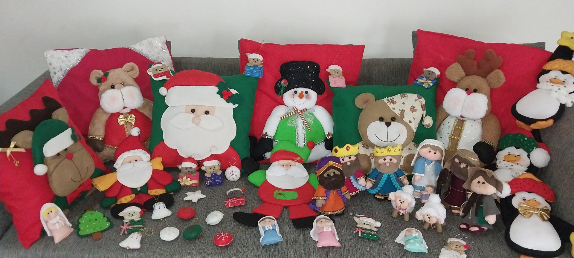 gray computer monitor